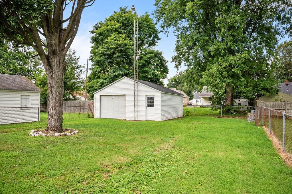 509 26th St, Owensboro, Kentucky 42303, 2 Bedrooms Bedrooms, ,1 BathroomBathrooms,Single Family Residence,For Sale,26th St,92660