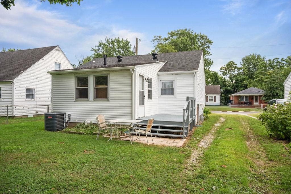 509 26th St, Owensboro, Kentucky 42303, 2 Bedrooms Bedrooms, ,1 BathroomBathrooms,Single Family Residence,For Sale,26th St,92660