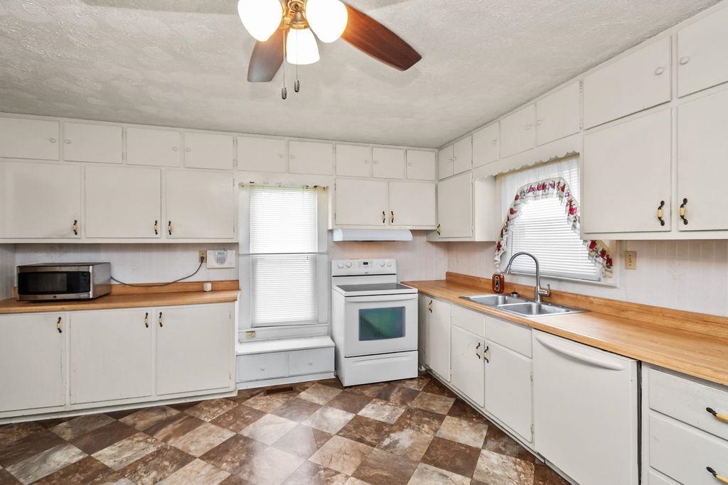 509 26th St, Owensboro, Kentucky 42303, 2 Bedrooms Bedrooms, ,1 BathroomBathrooms,Single Family Residence,For Sale,26th St,92660