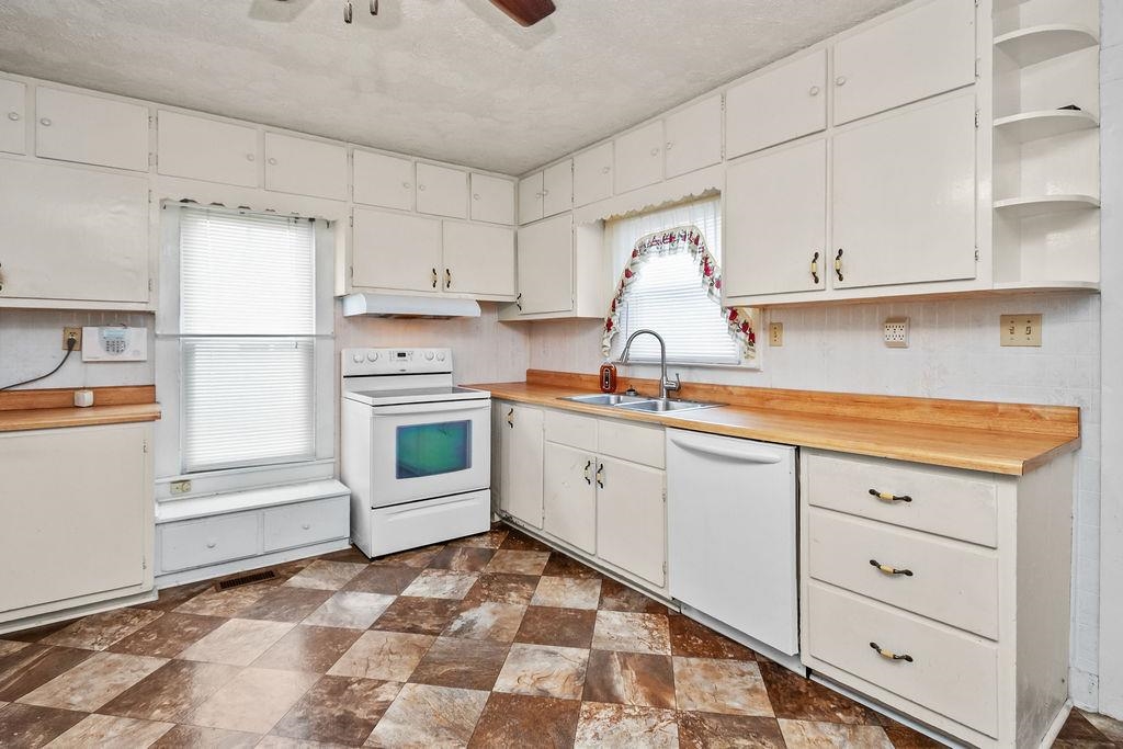 509 26th St, Owensboro, Kentucky 42303, 2 Bedrooms Bedrooms, ,1 BathroomBathrooms,Single Family Residence,For Sale,26th St,92660