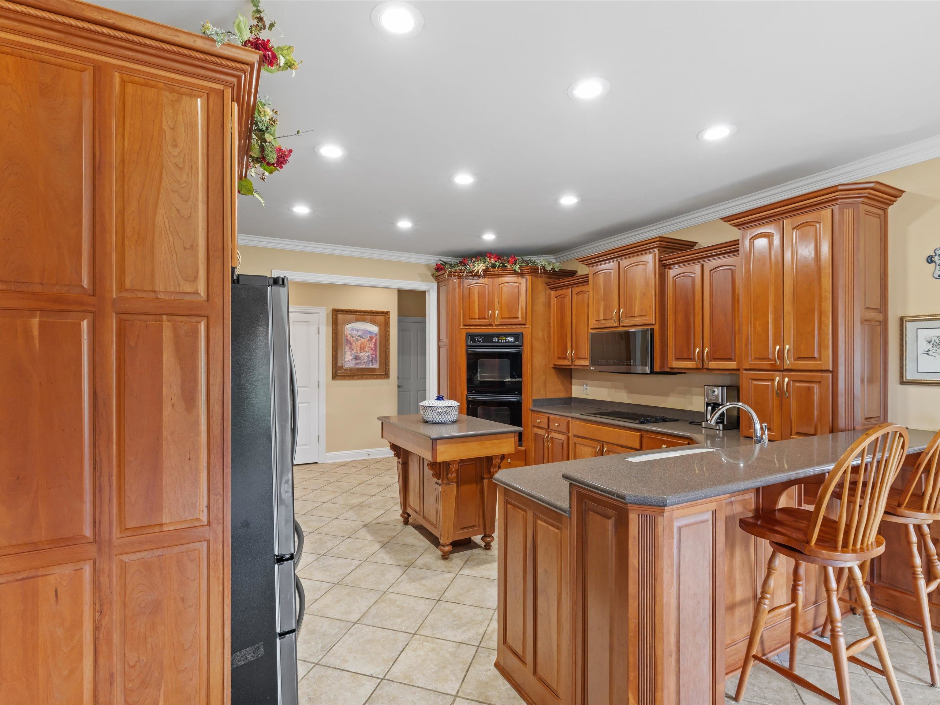 4508 Lake Forest Drive, Owensboro, Kentucky 42303, 4 Bedrooms Bedrooms, ,3 BathroomsBathrooms,Single Family Residence,For Sale,Lake Forest Drive,92669
