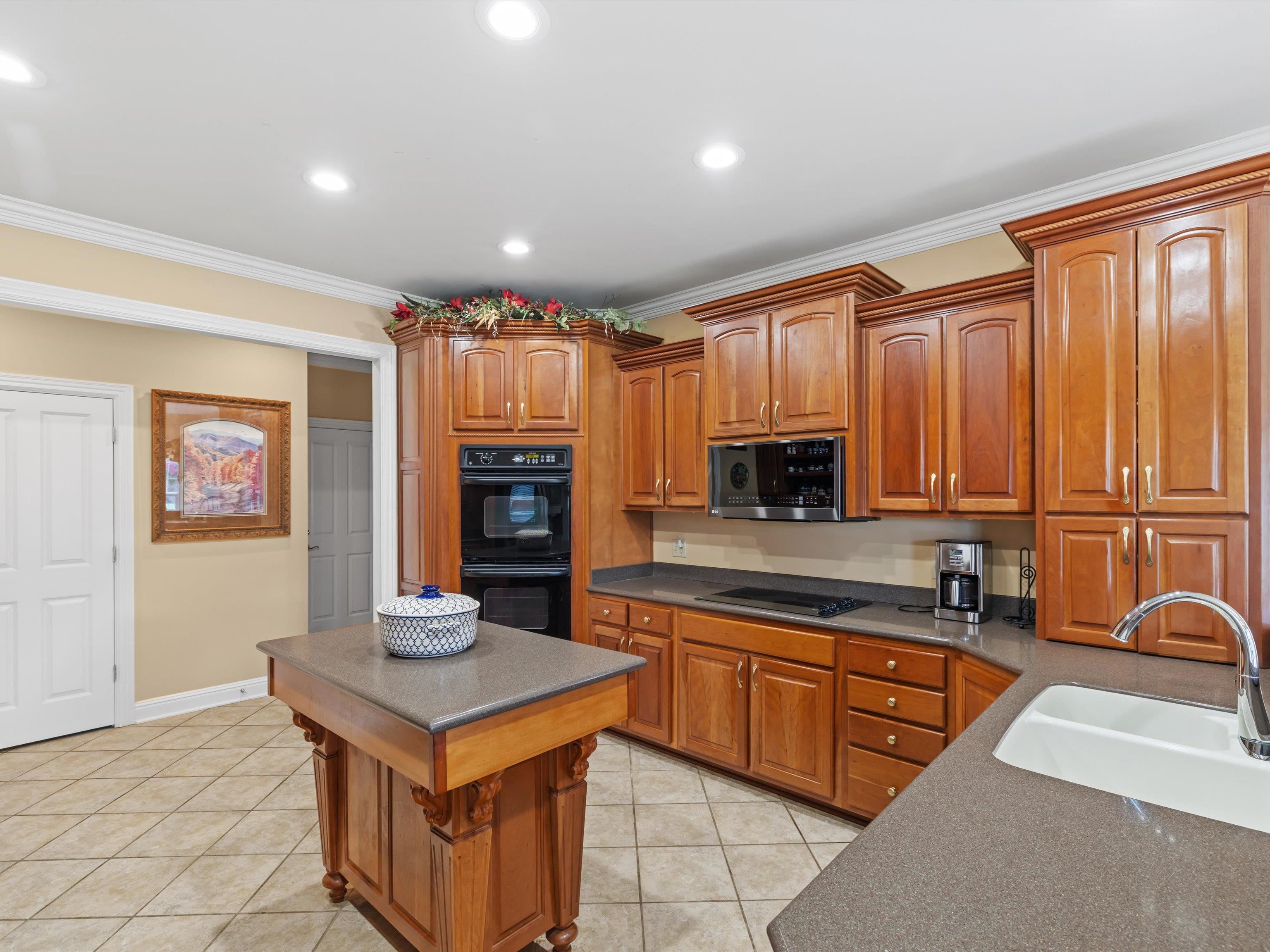 4508 Lake Forest Drive, Owensboro, Kentucky 42303, 4 Bedrooms Bedrooms, ,3 BathroomsBathrooms,Single Family Residence,For Sale,Lake Forest Drive,92669