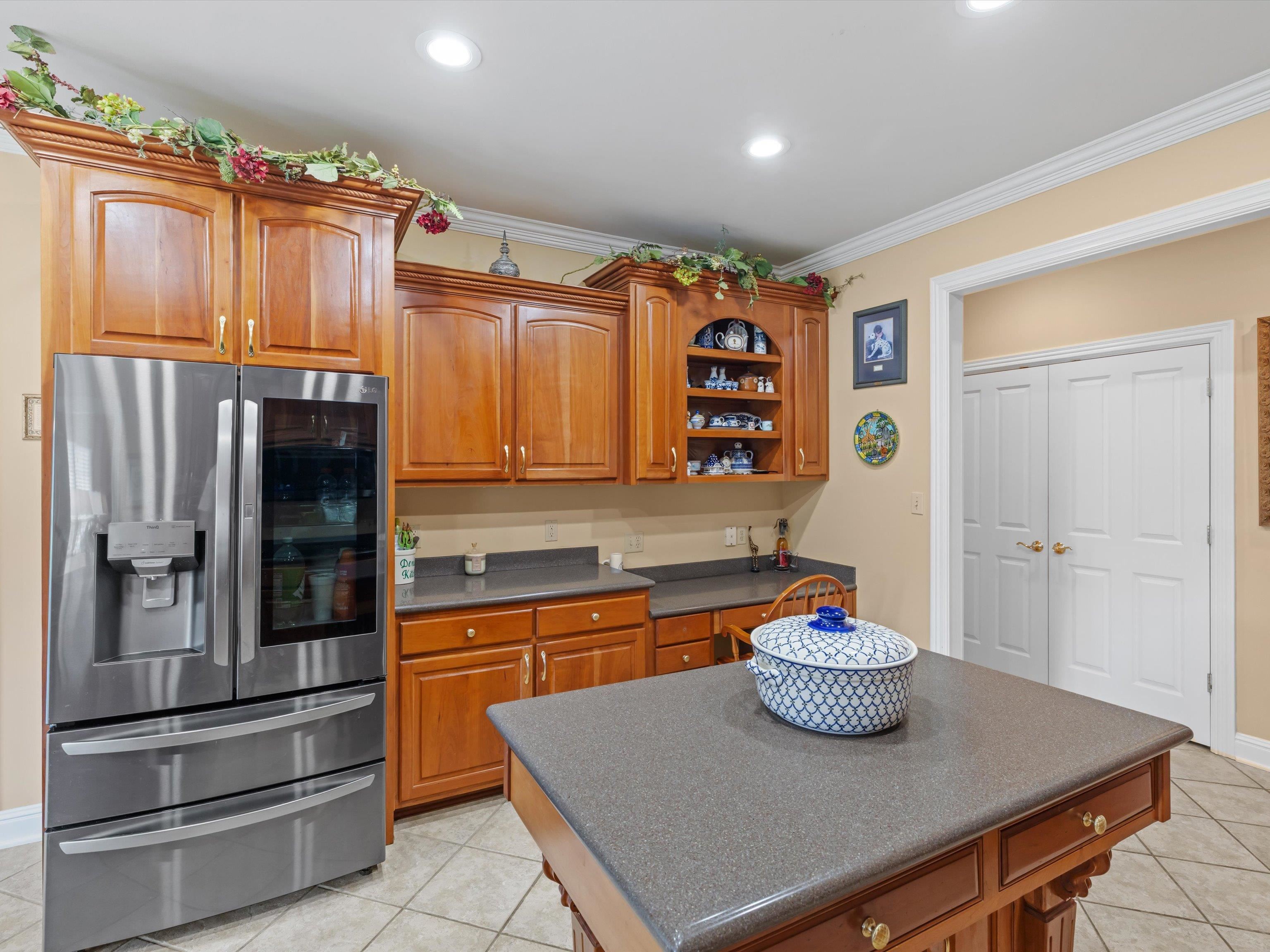 4508 Lake Forest Drive, Owensboro, Kentucky 42303, 4 Bedrooms Bedrooms, ,3 BathroomsBathrooms,Single Family Residence,For Sale,Lake Forest Drive,92669