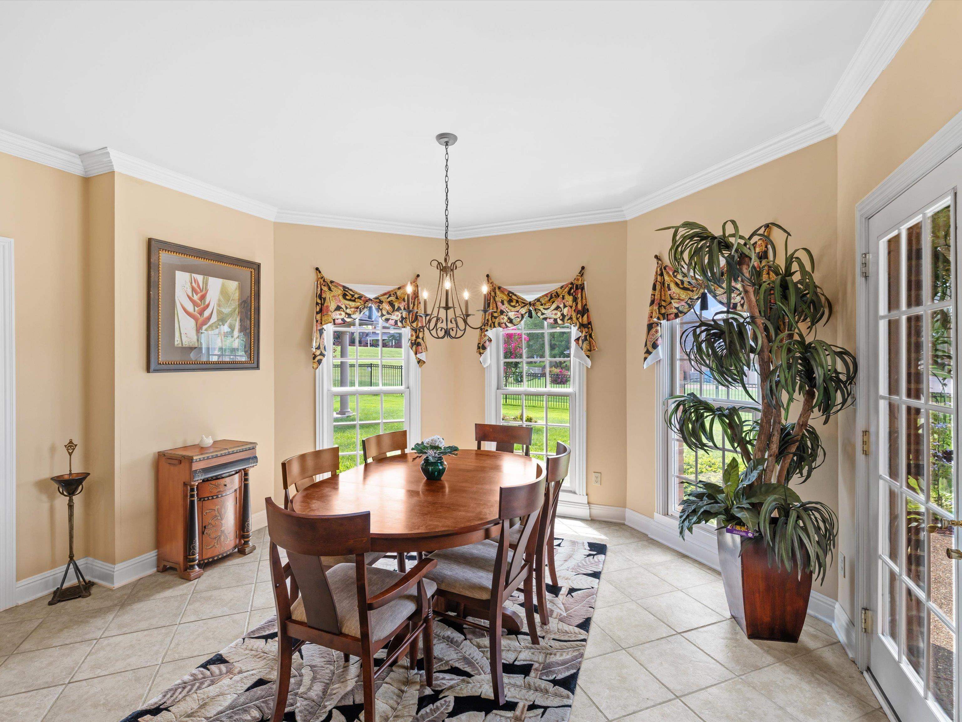 4508 Lake Forest Drive, Owensboro, Kentucky 42303, 4 Bedrooms Bedrooms, ,3 BathroomsBathrooms,Single Family Residence,For Sale,Lake Forest Drive,92669