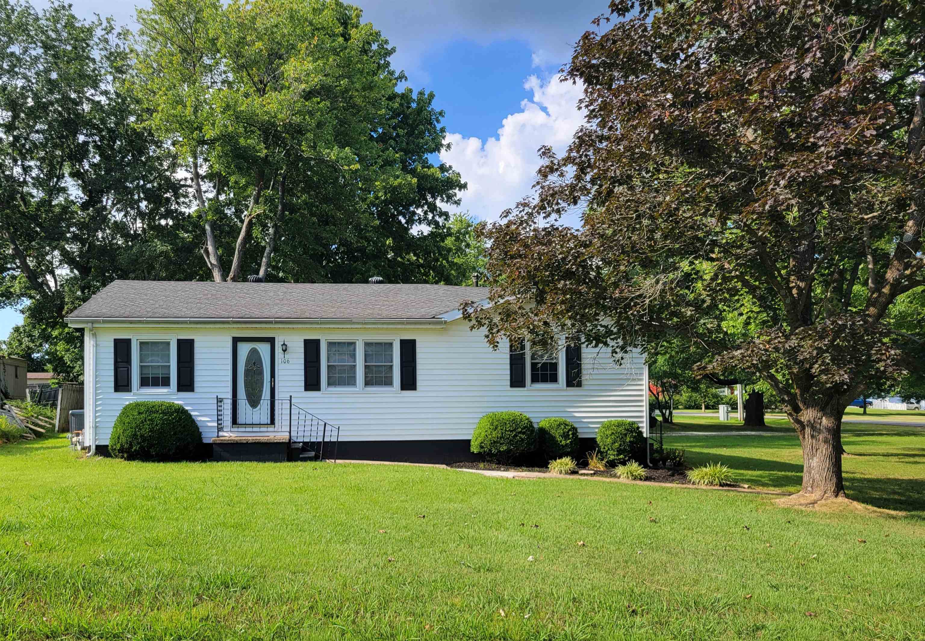 106 School Street, Livermore, Kentucky 42352, 3 Bedrooms Bedrooms, ,2 BathroomsBathrooms,Single Family Residence,For Sale,School Street,92684