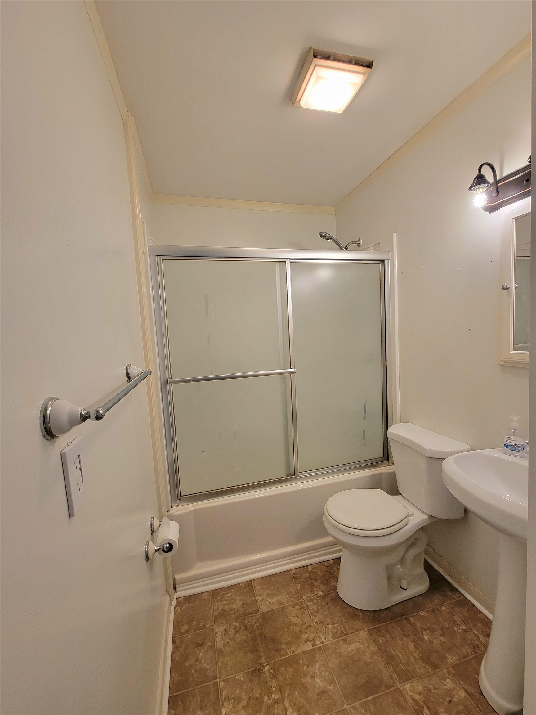 106 School Street, Livermore, Kentucky 42352, 3 Bedrooms Bedrooms, ,2 BathroomsBathrooms,Single Family Residence,For Sale,School Street,92684