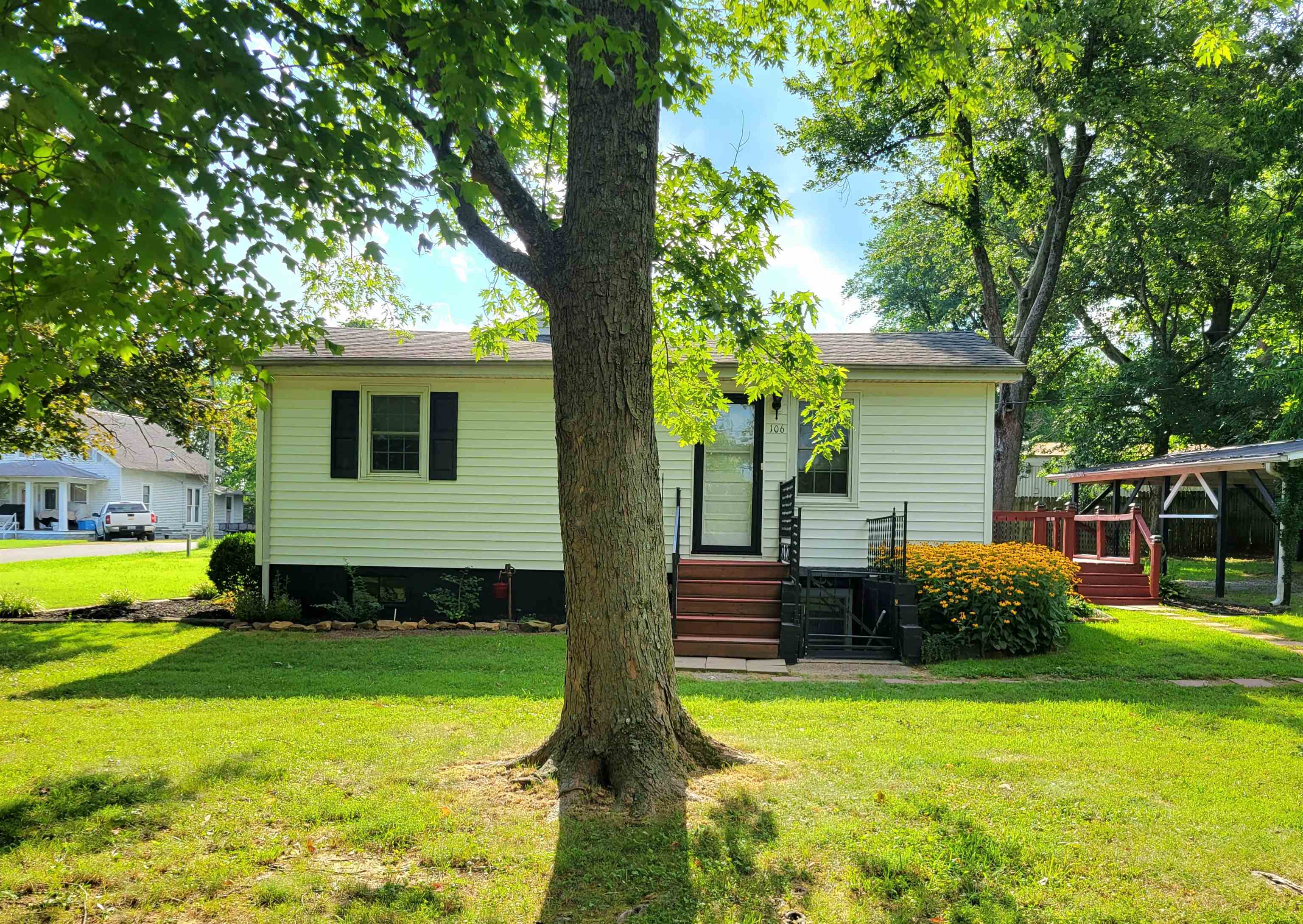 106 School Street, Livermore, Kentucky 42352, 3 Bedrooms Bedrooms, ,2 BathroomsBathrooms,Single Family Residence,For Sale,School Street,92684