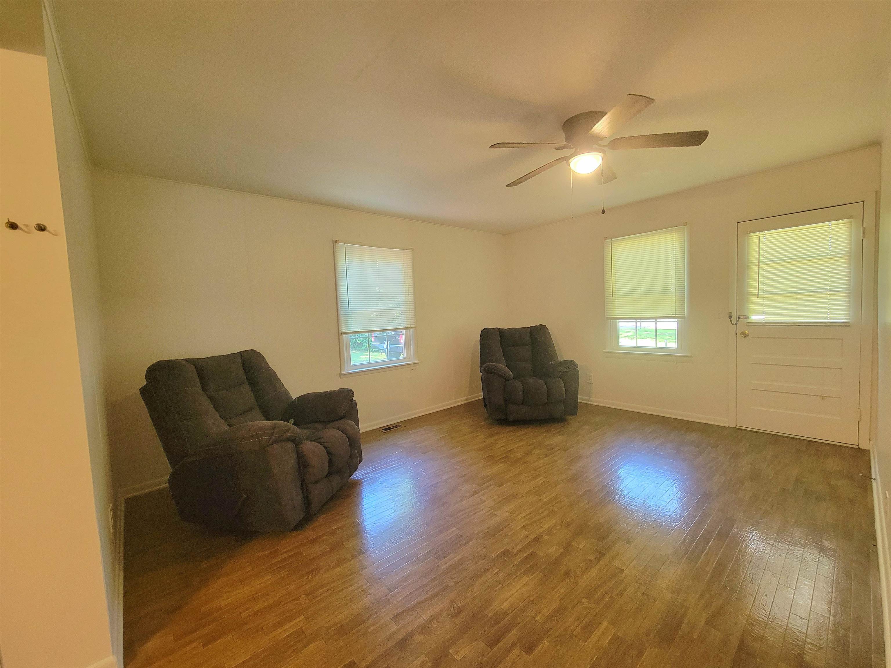 106 School Street, Livermore, Kentucky 42352, 3 Bedrooms Bedrooms, ,2 BathroomsBathrooms,Single Family Residence,For Sale,School Street,92684