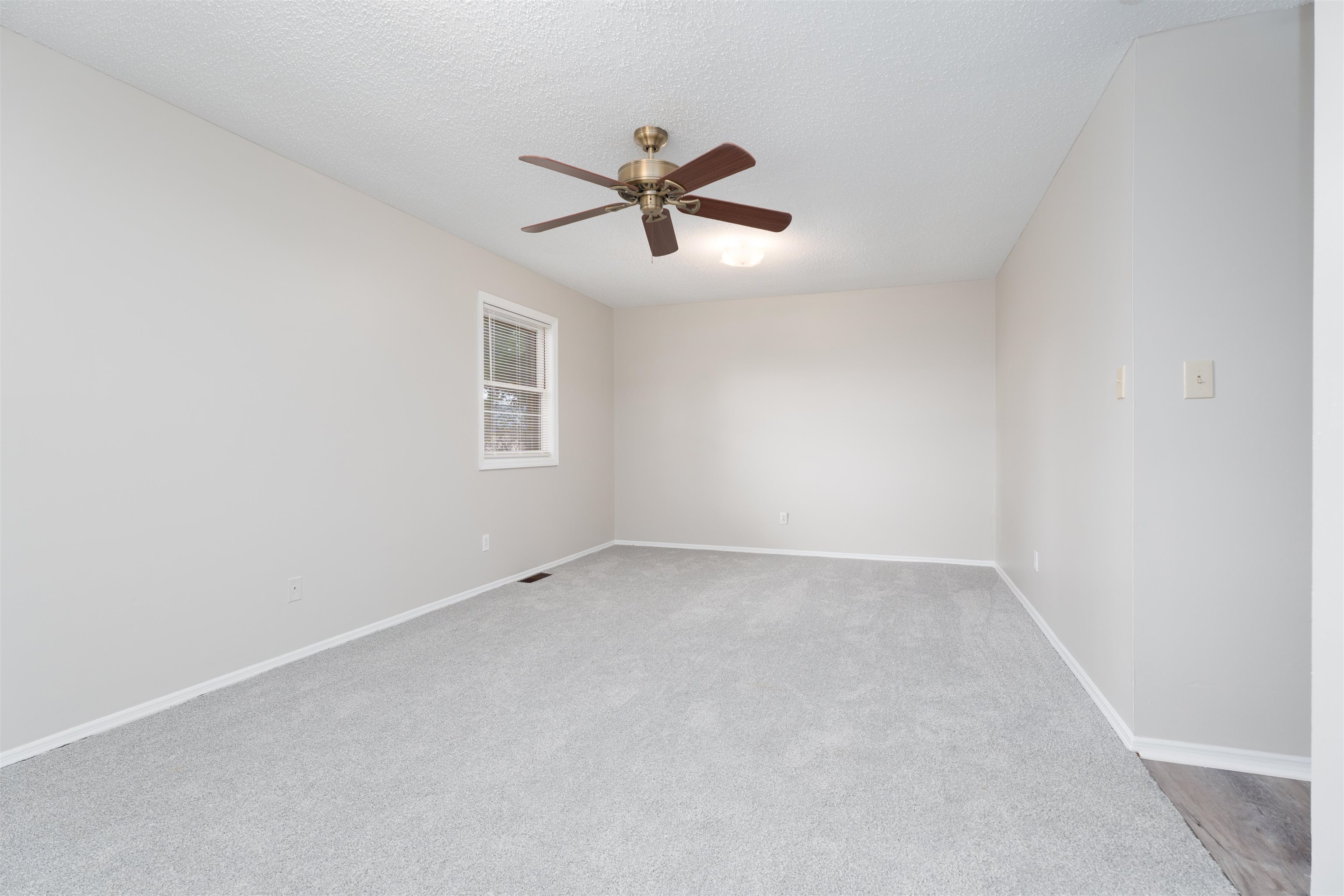 3532 Roundtable Loop, Owensboro, Kentucky 42303, 3 Bedrooms Bedrooms, ,2 BathroomsBathrooms,Single Family Residence,For Sale,Roundtable Loop,92686