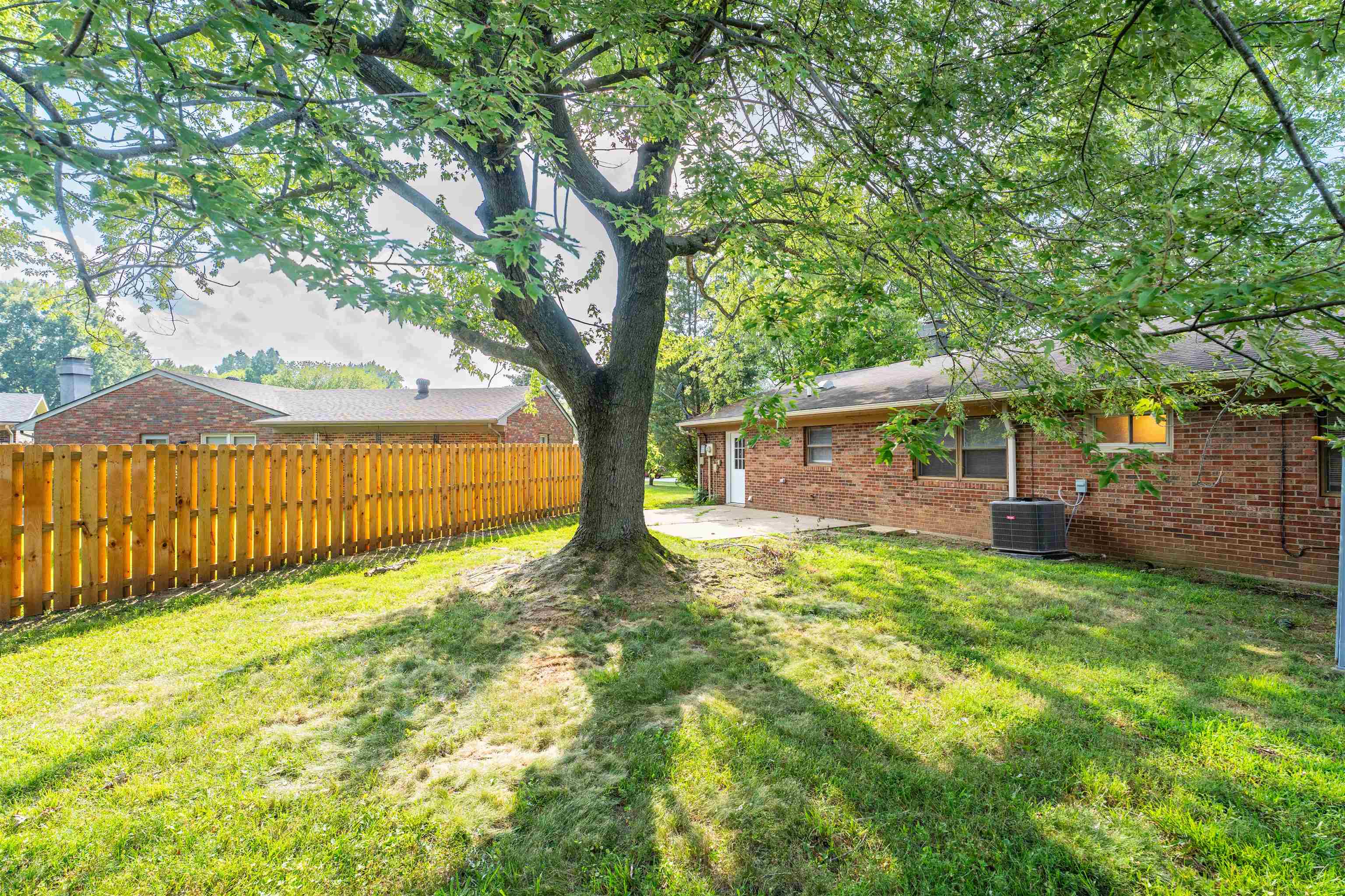 3532 Roundtable Loop, Owensboro, Kentucky 42303, 3 Bedrooms Bedrooms, ,2 BathroomsBathrooms,Single Family Residence,For Sale,Roundtable Loop,92686