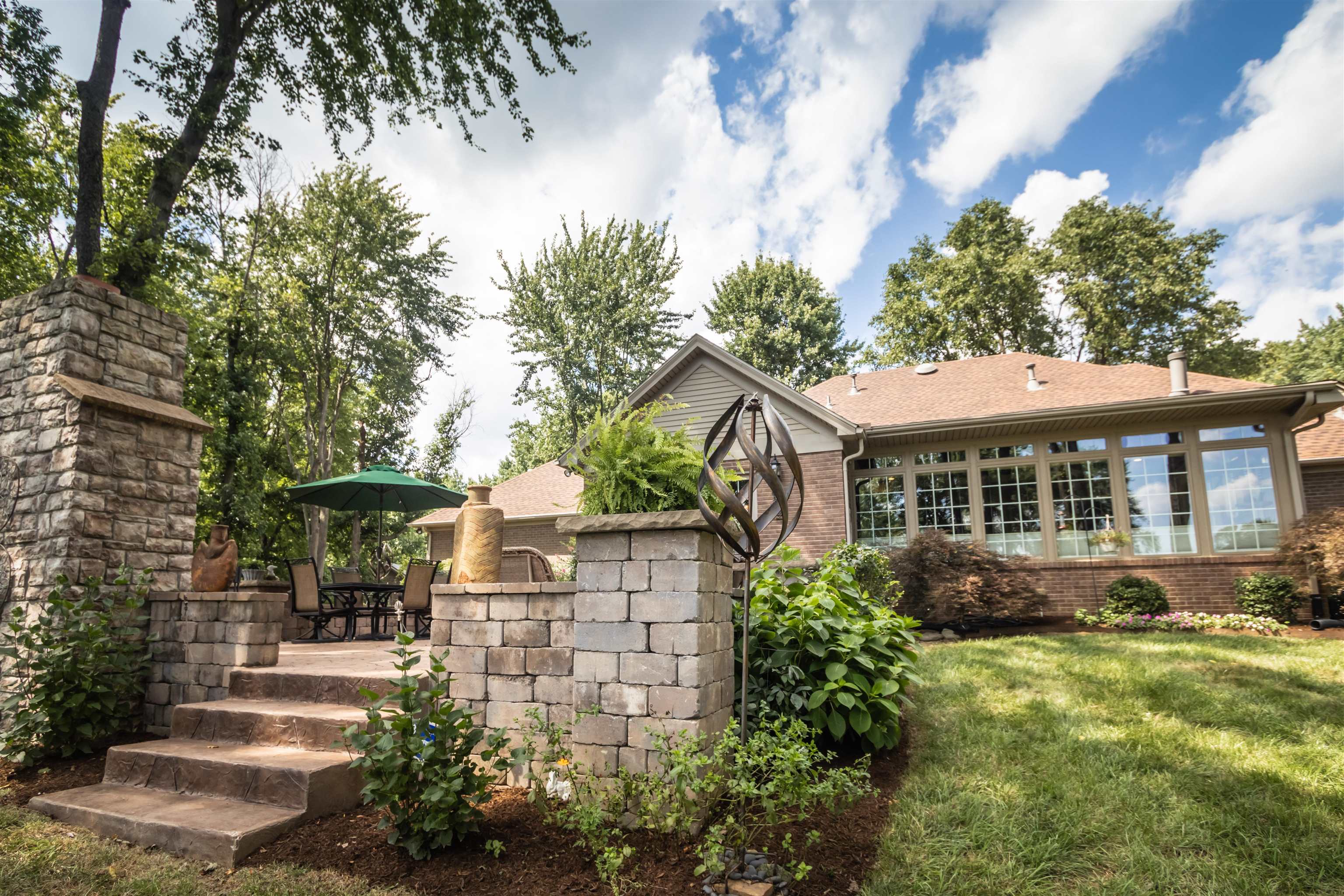 1400 Heritage Cv, Owensboro, Kentucky 42303, 4 Bedrooms Bedrooms, ,3 BathroomsBathrooms,Single Family Residence,For Sale,Heritage Cv,92687