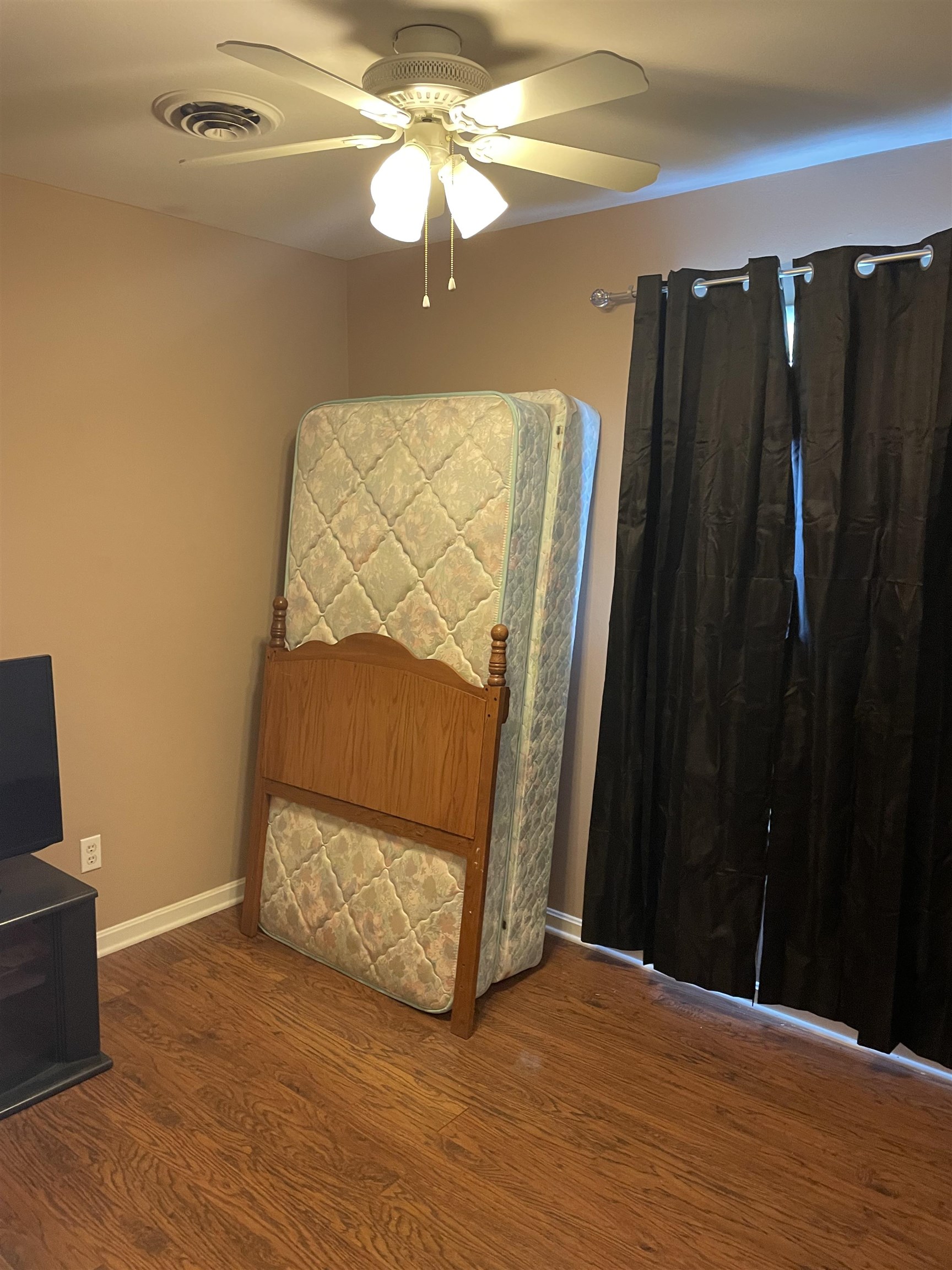 4020 Jefferson St, Owensboro, Kentucky 42303, 3 Bedrooms Bedrooms, ,1 BathroomBathrooms,Single Family Residence,For Sale,Jefferson St,92690