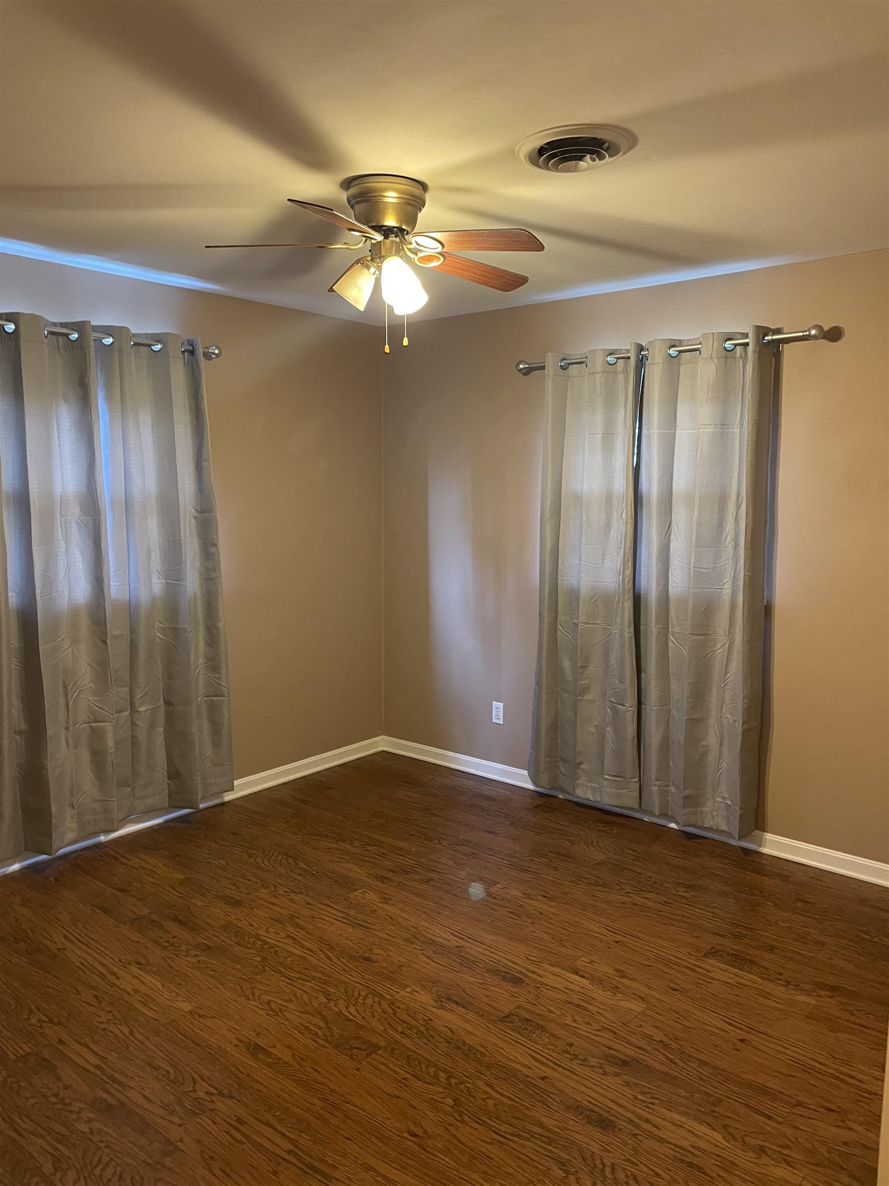 4020 Jefferson St, Owensboro, Kentucky 42303, 3 Bedrooms Bedrooms, ,1 BathroomBathrooms,Single Family Residence,For Sale,Jefferson St,92690