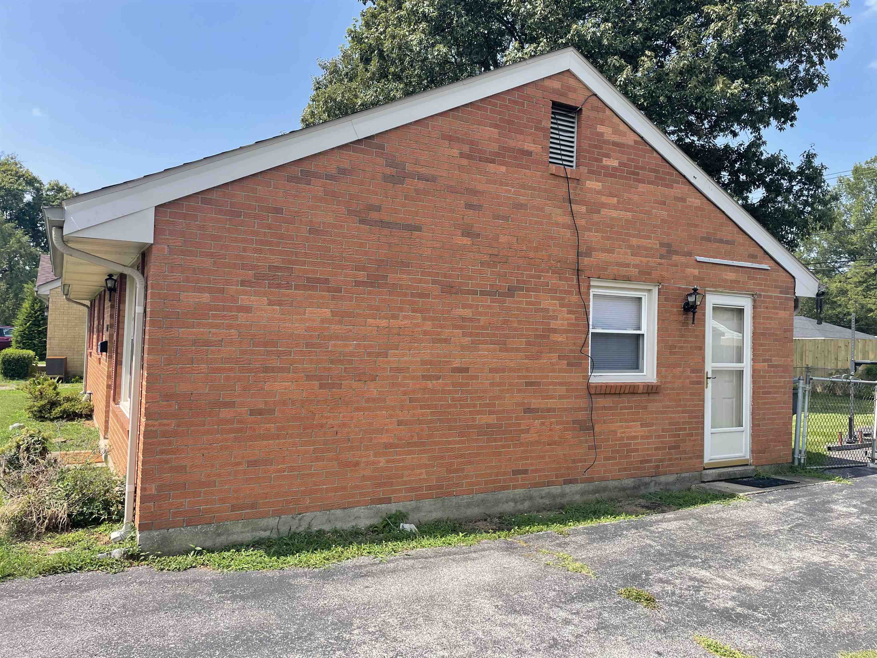 4020 Jefferson St, Owensboro, Kentucky 42303, 3 Bedrooms Bedrooms, ,1 BathroomBathrooms,Single Family Residence,For Sale,Jefferson St,92690