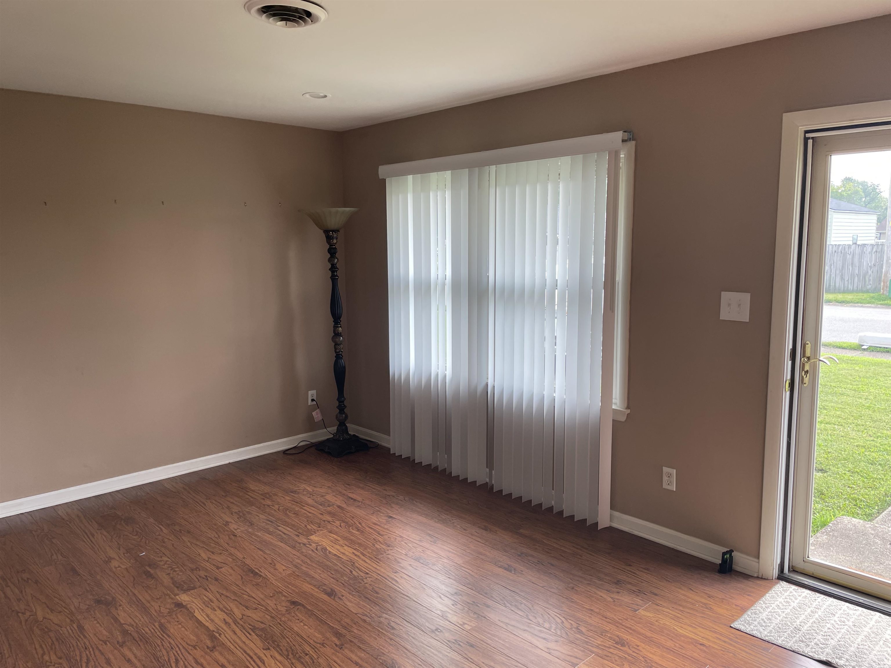 4020 Jefferson St, Owensboro, Kentucky 42303, 3 Bedrooms Bedrooms, ,1 BathroomBathrooms,Single Family Residence,For Sale,Jefferson St,92690