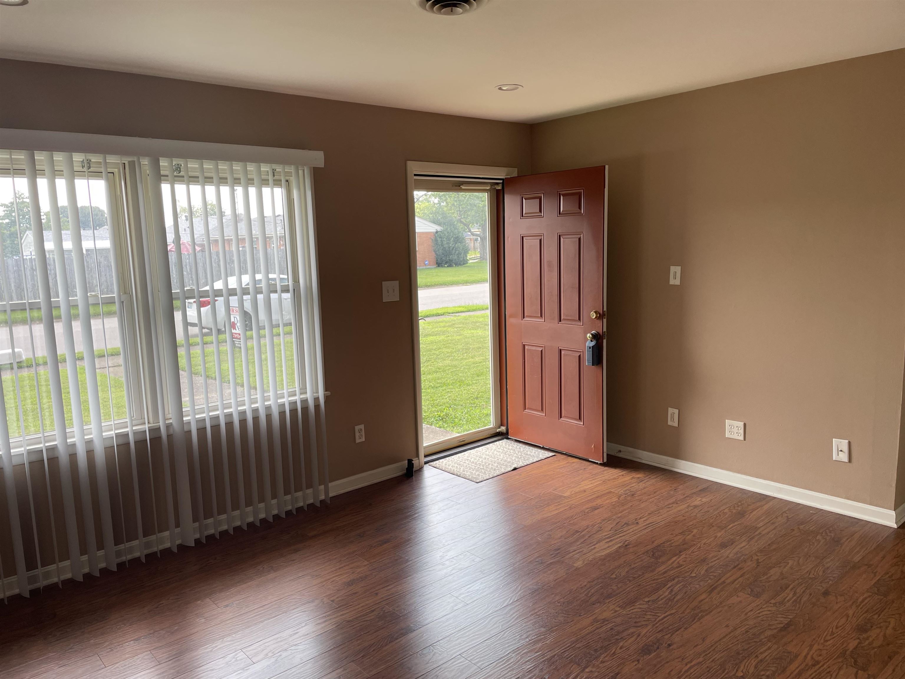4020 Jefferson St, Owensboro, Kentucky 42303, 3 Bedrooms Bedrooms, ,1 BathroomBathrooms,Single Family Residence,For Sale,Jefferson St,92690