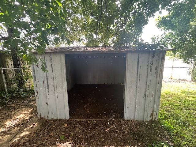 2300 Vanguard Ave, Henderson, Kentucky 42420, 3 Bedrooms Bedrooms, ,1 BathroomBathrooms,Single Family Residence,For Sale,Vanguard Ave,92691
