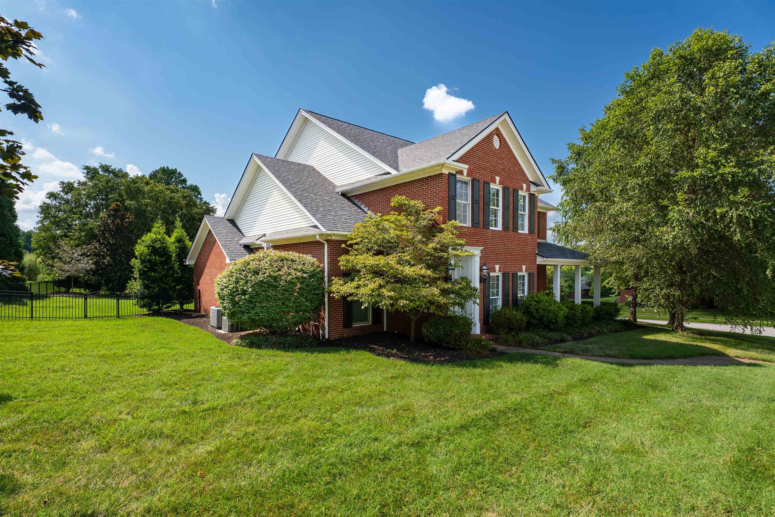 4534 Oakhurst Bend, Owensboro, Kentucky 42303, 4 Bedrooms Bedrooms, ,3 BathroomsBathrooms,Single Family Residence,For Sale,Oakhurst Bend,92694