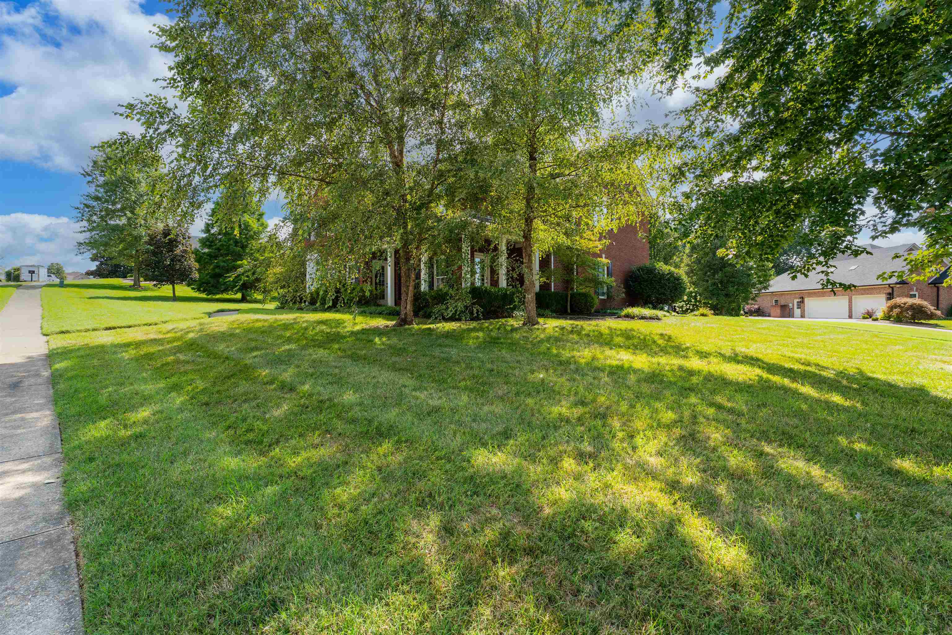4534 Oakhurst Bend, Owensboro, Kentucky 42303, 4 Bedrooms Bedrooms, ,3 BathroomsBathrooms,Single Family Residence,For Sale,Oakhurst Bend,92694