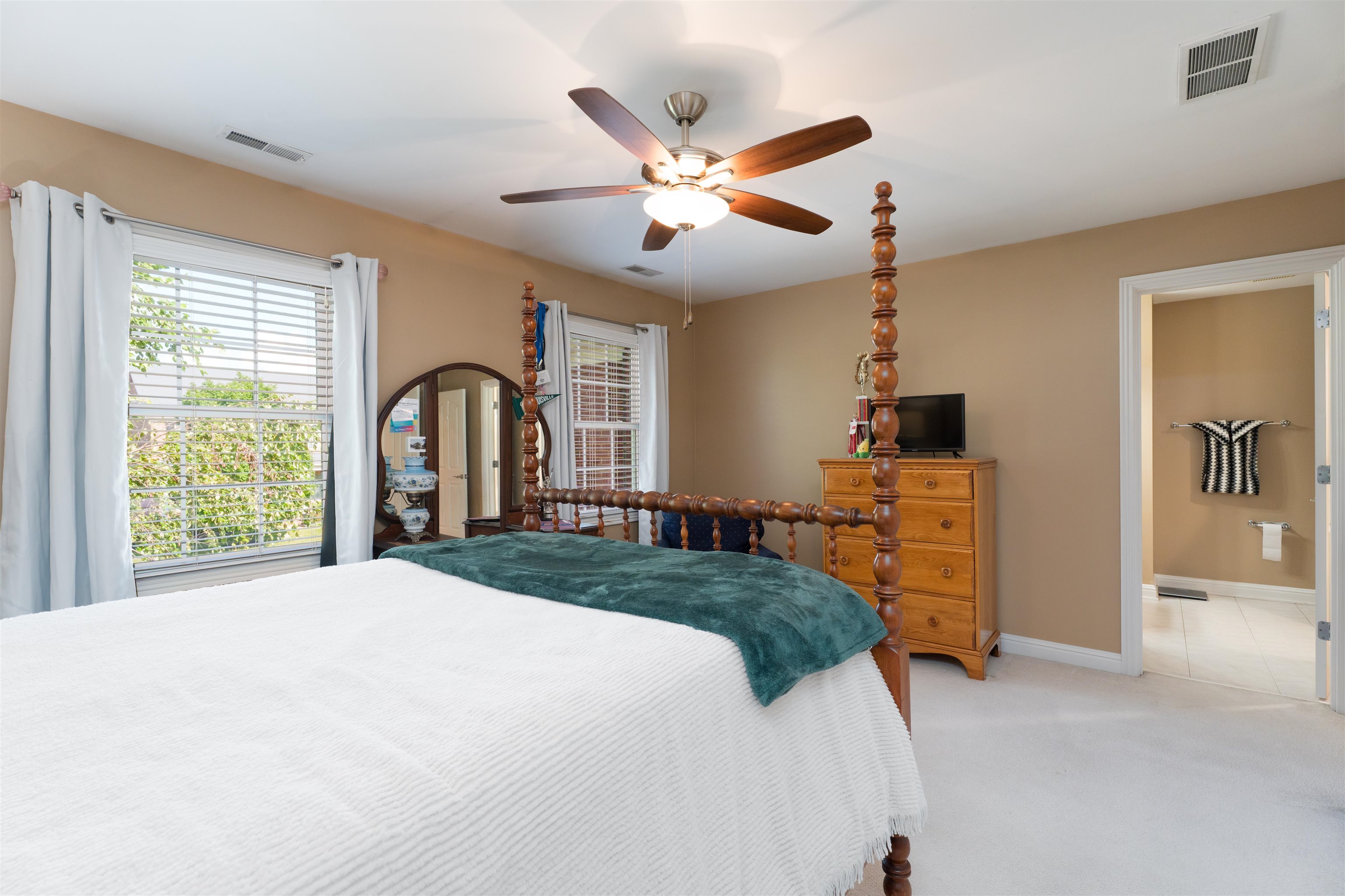 4534 Oakhurst Bend, Owensboro, Kentucky 42303, 4 Bedrooms Bedrooms, ,3 BathroomsBathrooms,Single Family Residence,For Sale,Oakhurst Bend,92694