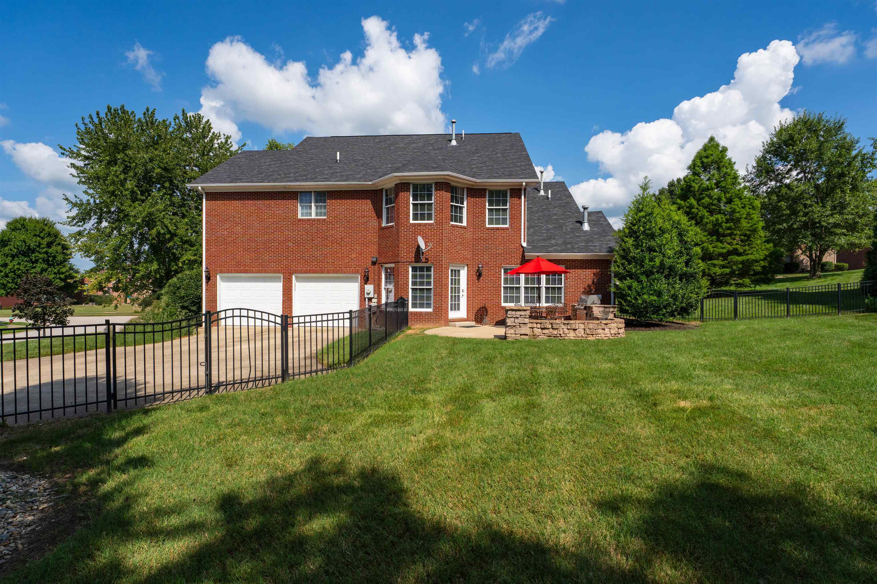 4534 Oakhurst Bend, Owensboro, Kentucky 42303, 4 Bedrooms Bedrooms, ,3 BathroomsBathrooms,Single Family Residence,For Sale,Oakhurst Bend,92694