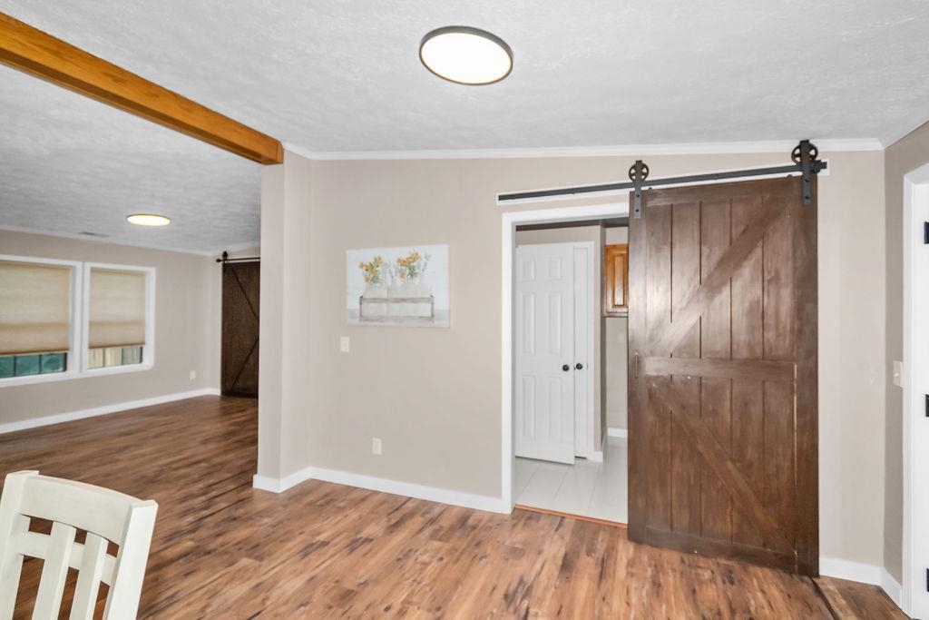 Kitchen Dining Area gives plenty of space for family gatherings and entertaining!