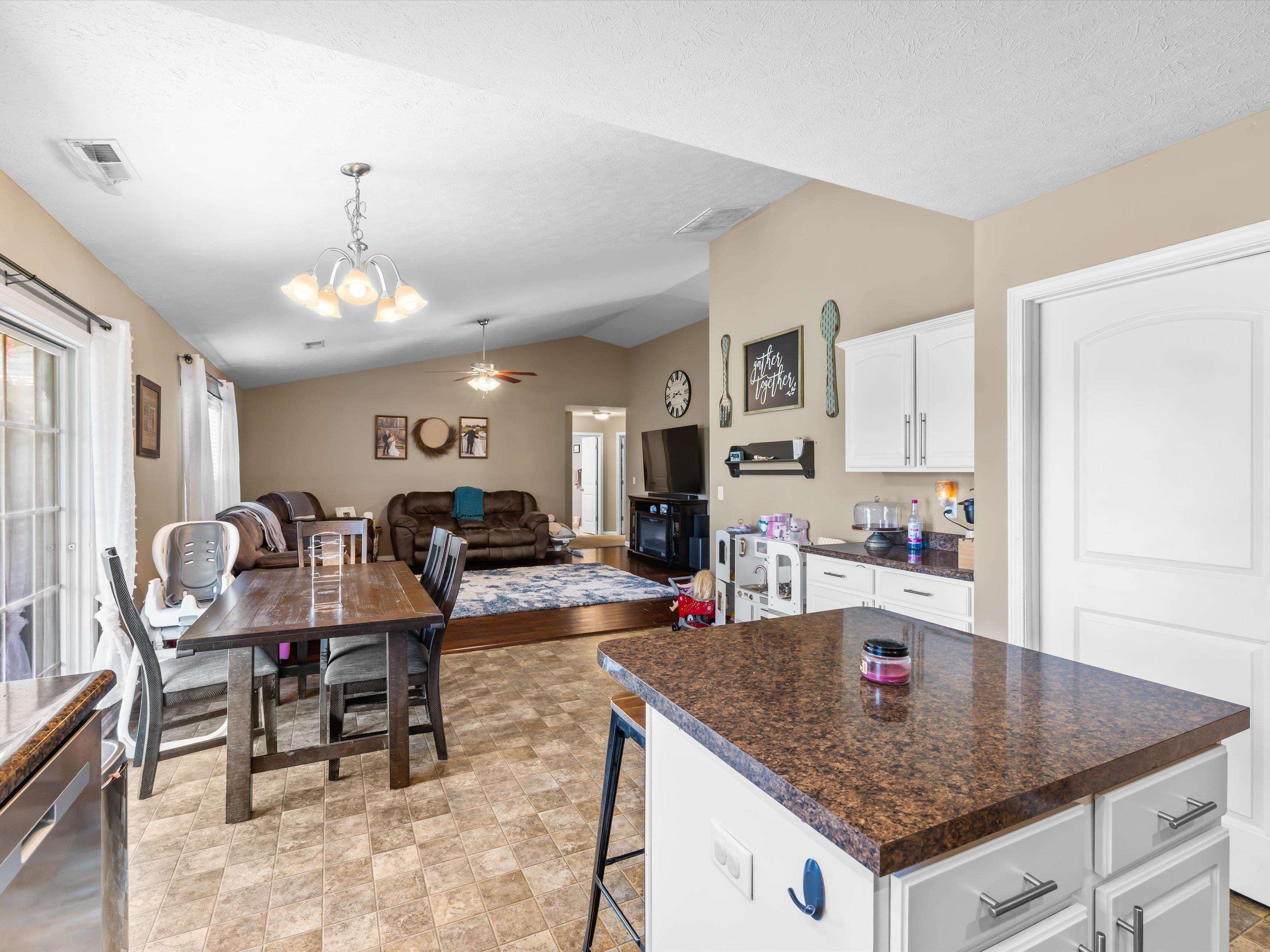 4682 Ben Head Rd, Philpot, Kentucky 42366, 3 Bedrooms Bedrooms, ,2 BathroomsBathrooms,Single Family Residence,For Sale,Ben Head Rd,92700