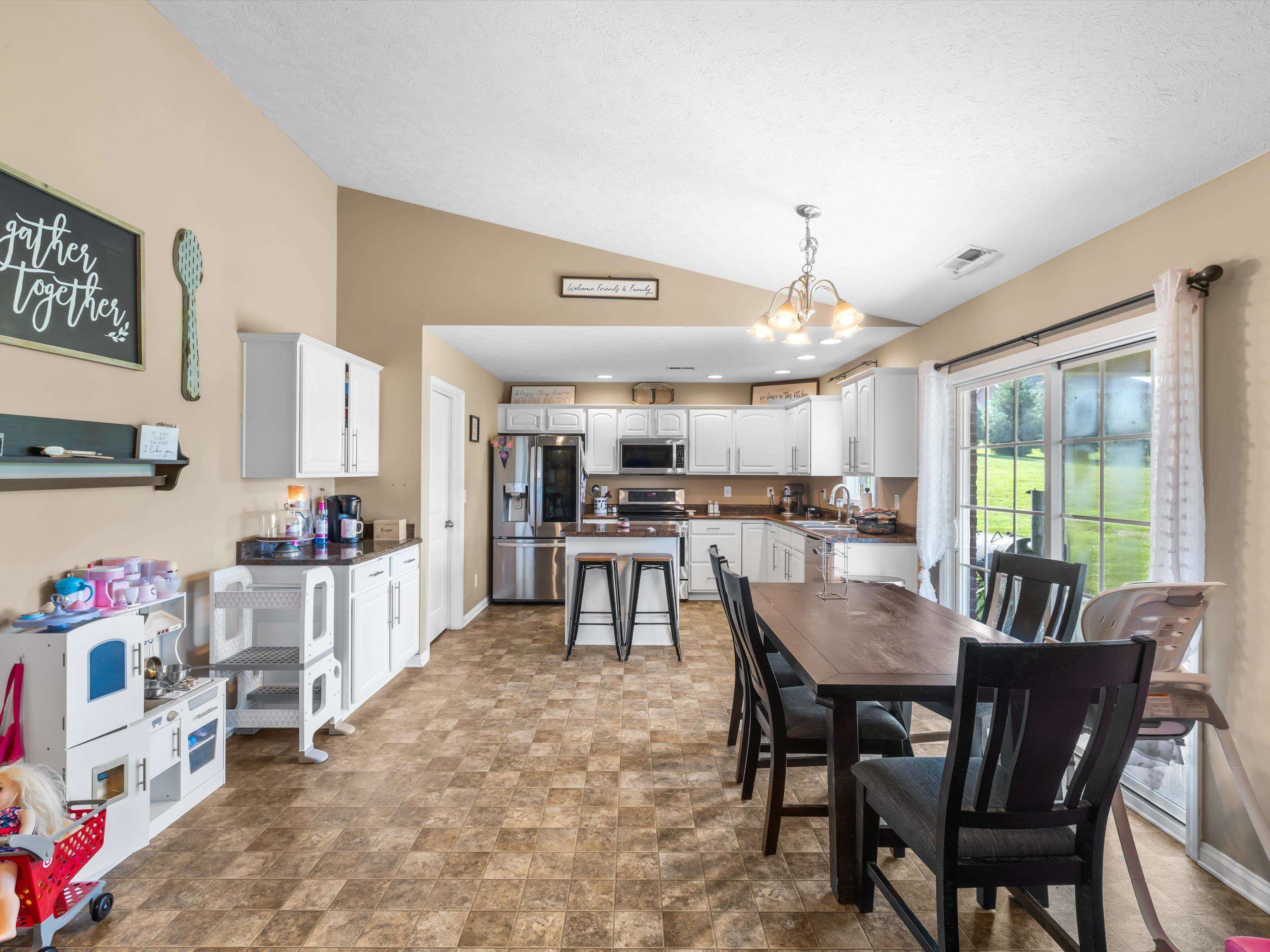 4682 Ben Head Rd, Philpot, Kentucky 42366, 3 Bedrooms Bedrooms, ,2 BathroomsBathrooms,Single Family Residence,For Sale,Ben Head Rd,92700