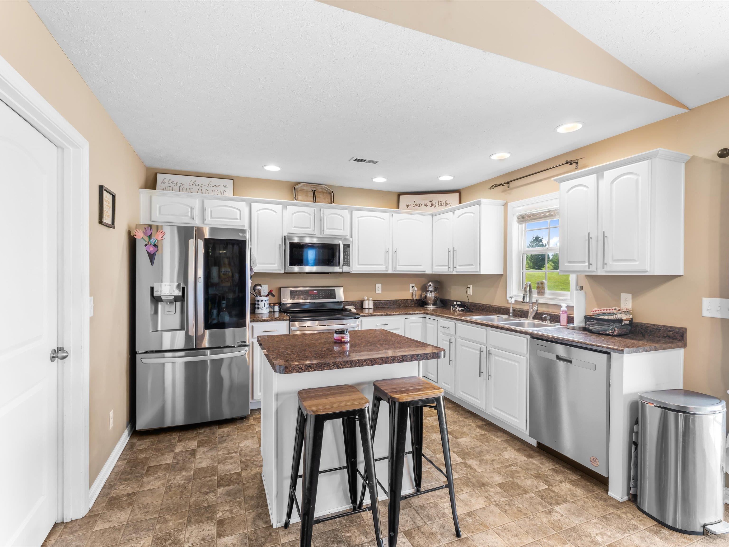 4682 Ben Head Rd, Philpot, Kentucky 42366, 3 Bedrooms Bedrooms, ,2 BathroomsBathrooms,Single Family Residence,For Sale,Ben Head Rd,92700