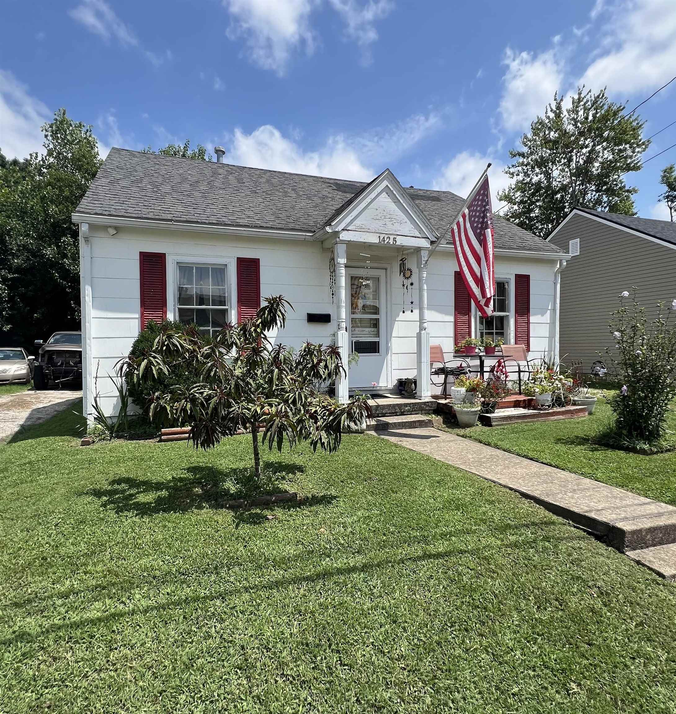 1425 Independence Ave, Owensboro, Kentucky 42301, 1 Bedroom Bedrooms, ,1 BathroomBathrooms,Single Family Residence,For Sale,Independence Ave,92702