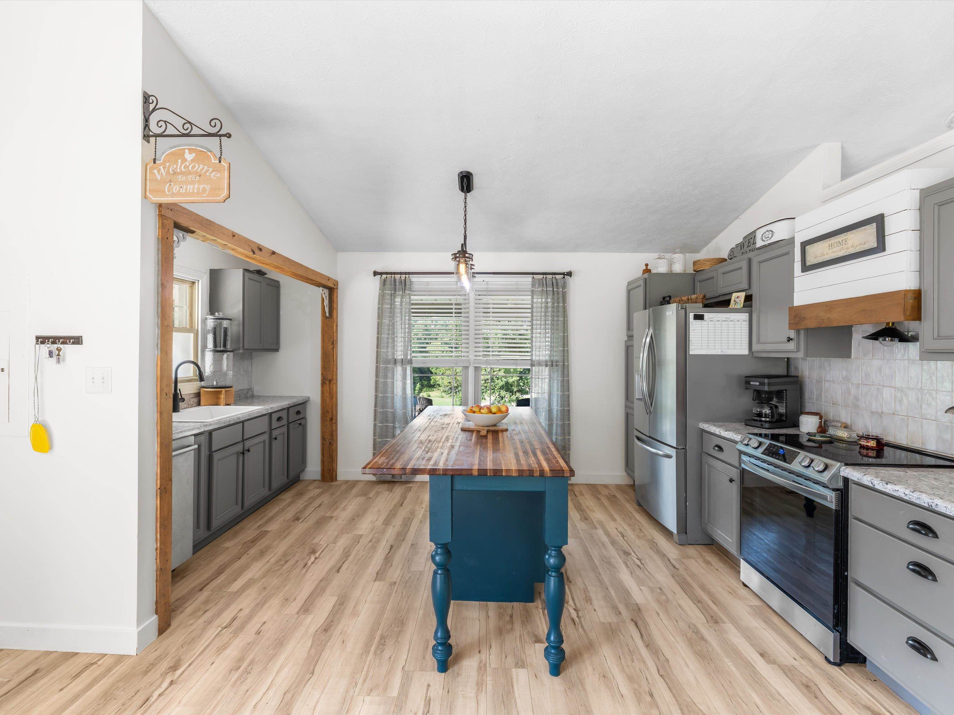 2050 Virgil Brown Rd, Hawesville, Kentucky 42348, 3 Bedrooms Bedrooms, ,2 BathroomsBathrooms,Single Family Residence,For Sale,Virgil Brown Rd,92707