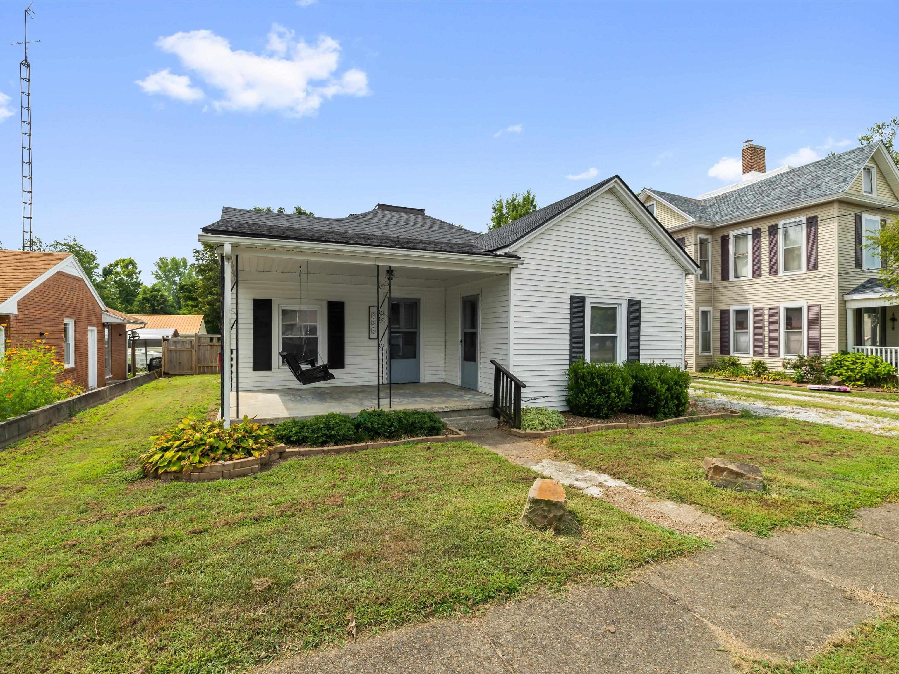 235 4Th St, Calhoun, Kentucky 42327, 2 Bedrooms Bedrooms, ,1 BathroomBathrooms,Single Family Residence,For Sale,4Th St,92709