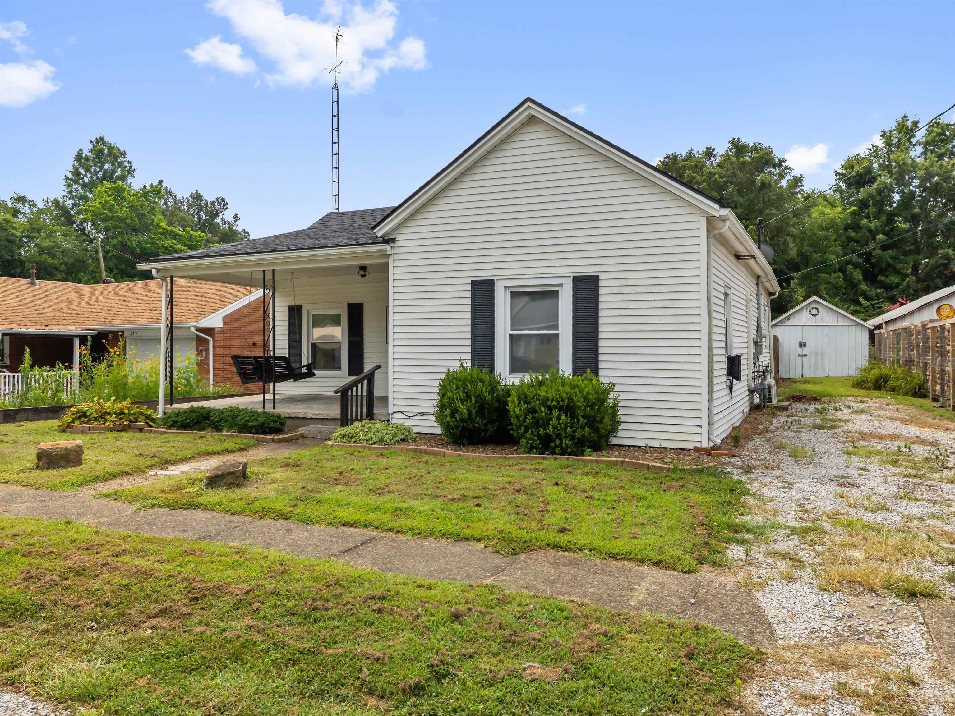 235 4Th St, Calhoun, Kentucky 42327, 2 Bedrooms Bedrooms, ,1 BathroomBathrooms,Single Family Residence,For Sale,4Th St,92709