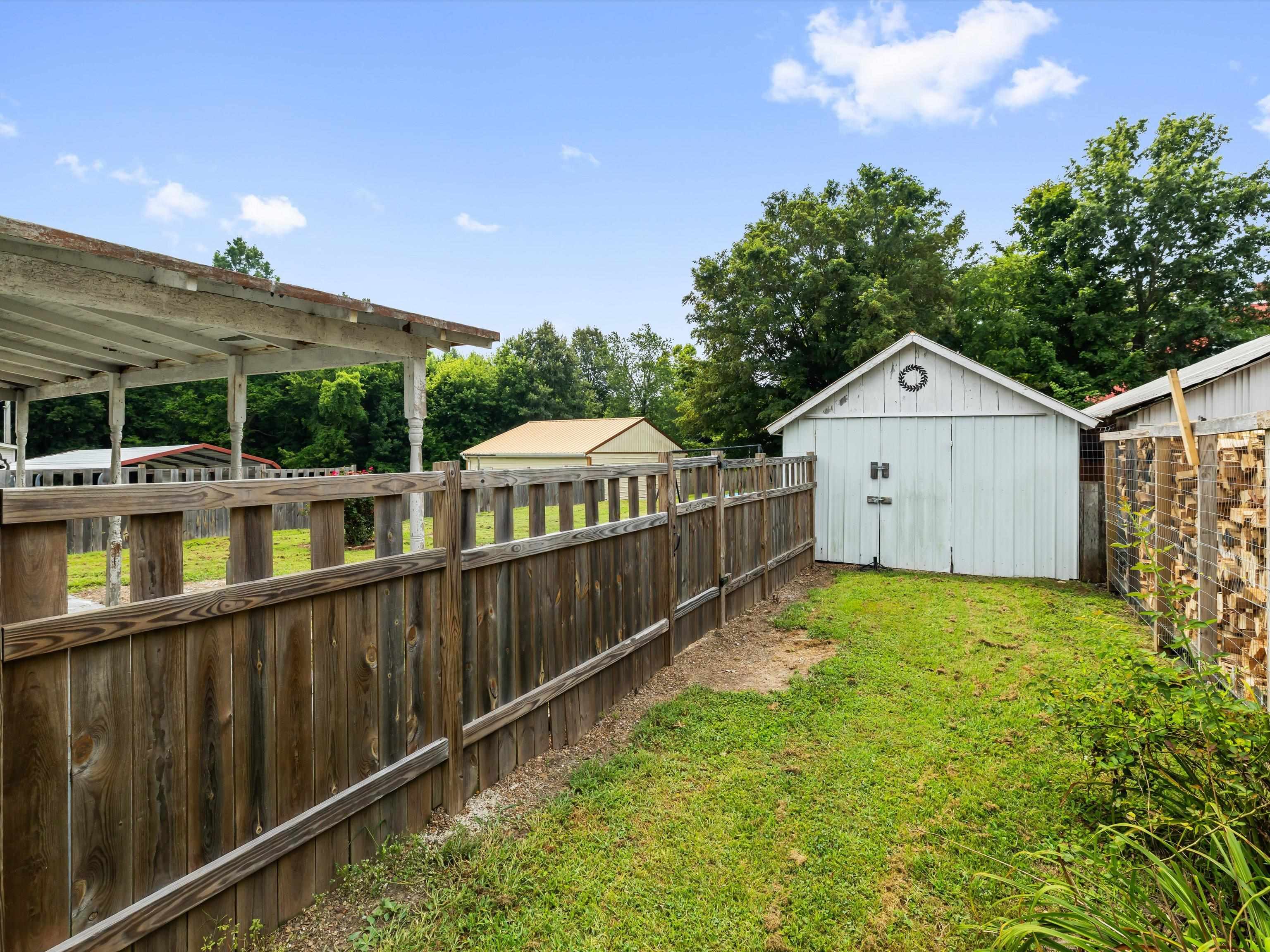 235 4Th St, Calhoun, Kentucky 42327, 2 Bedrooms Bedrooms, ,1 BathroomBathrooms,Single Family Residence,For Sale,4Th St,92709