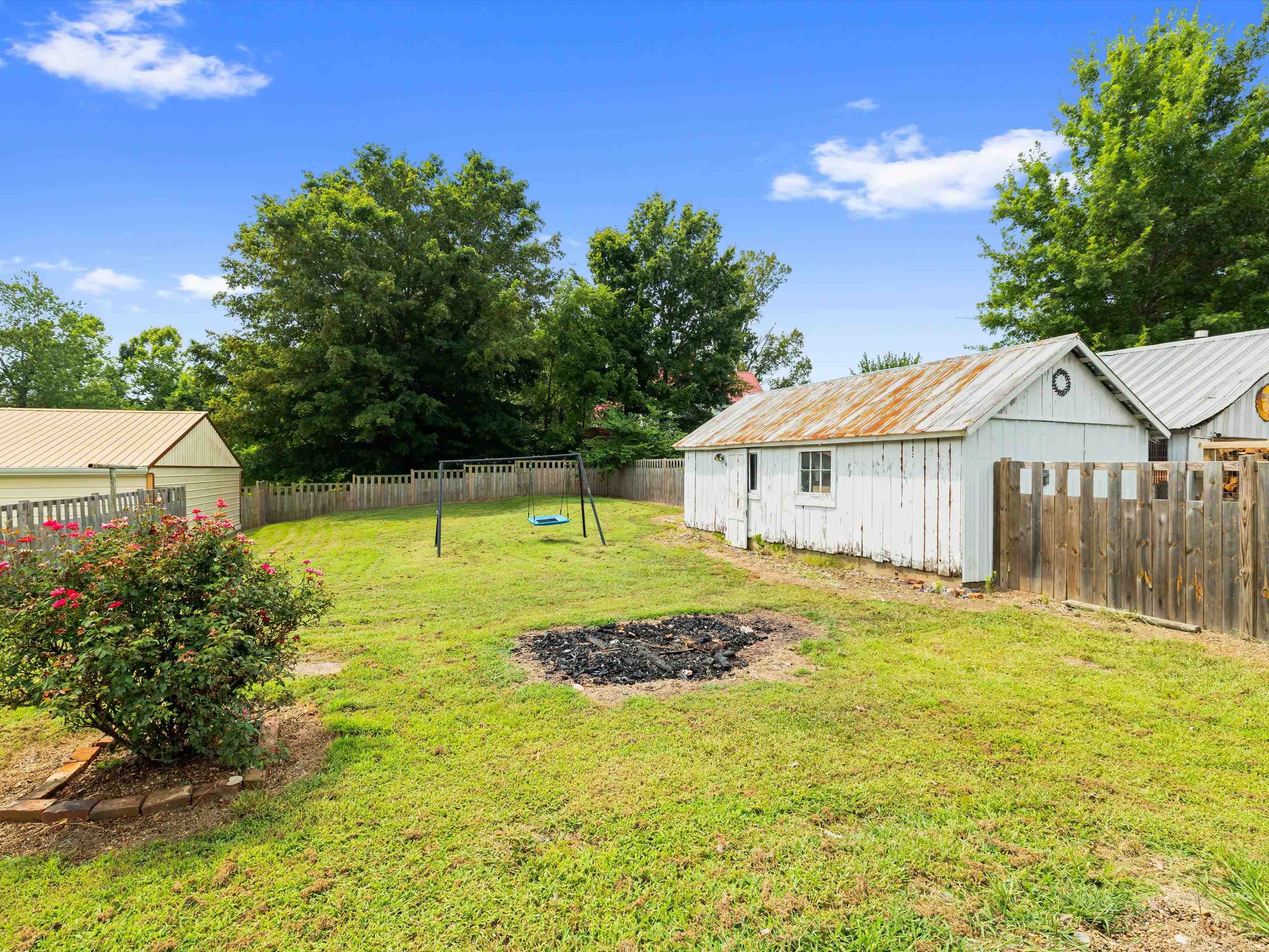 235 4Th St, Calhoun, Kentucky 42327, 2 Bedrooms Bedrooms, ,1 BathroomBathrooms,Single Family Residence,For Sale,4Th St,92709