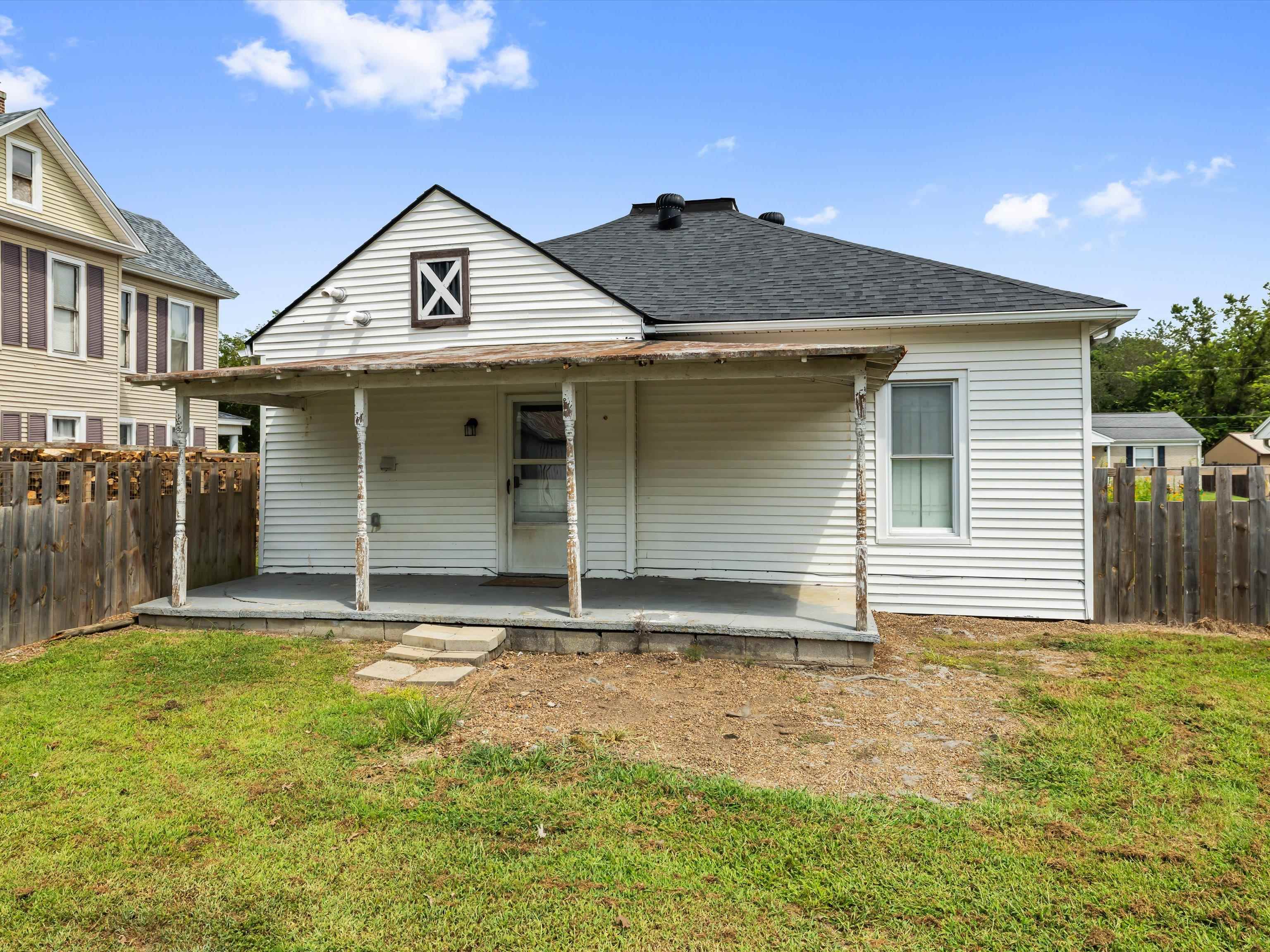 235 4Th St, Calhoun, Kentucky 42327, 2 Bedrooms Bedrooms, ,1 BathroomBathrooms,Single Family Residence,For Sale,4Th St,92709