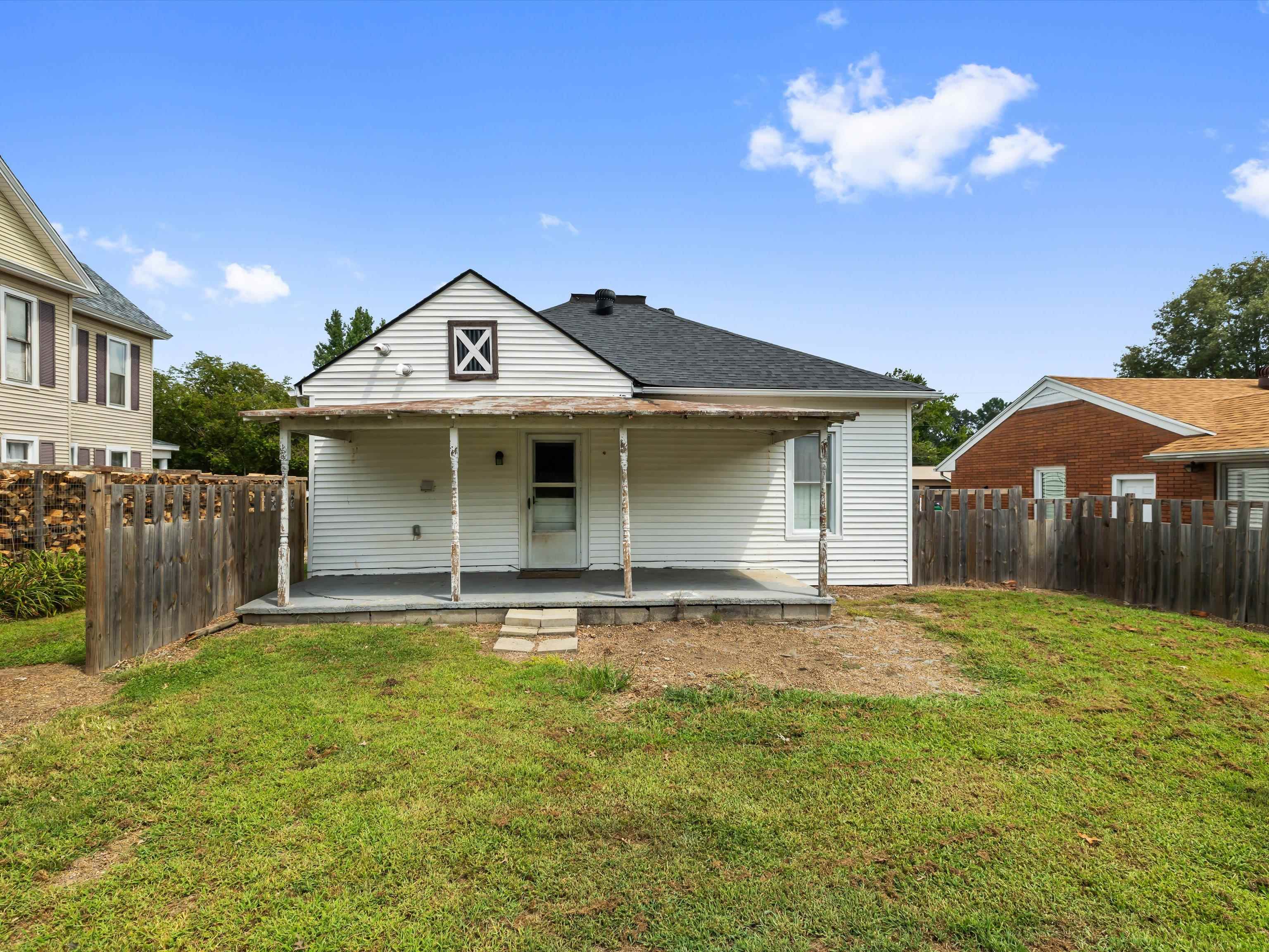 235 4Th St, Calhoun, Kentucky 42327, 2 Bedrooms Bedrooms, ,1 BathroomBathrooms,Single Family Residence,For Sale,4Th St,92709