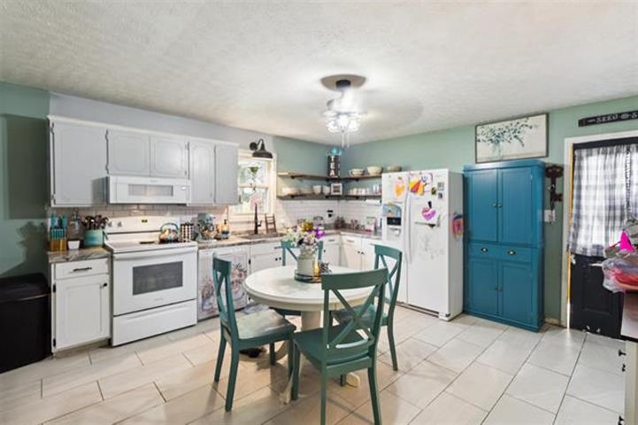 1729 Thompson School Rd, Russellville, Kentucky 42276, 3 Bedrooms Bedrooms, ,2 BathroomsBathrooms,Single Family Residence,For Sale,Thompson School Rd,92723