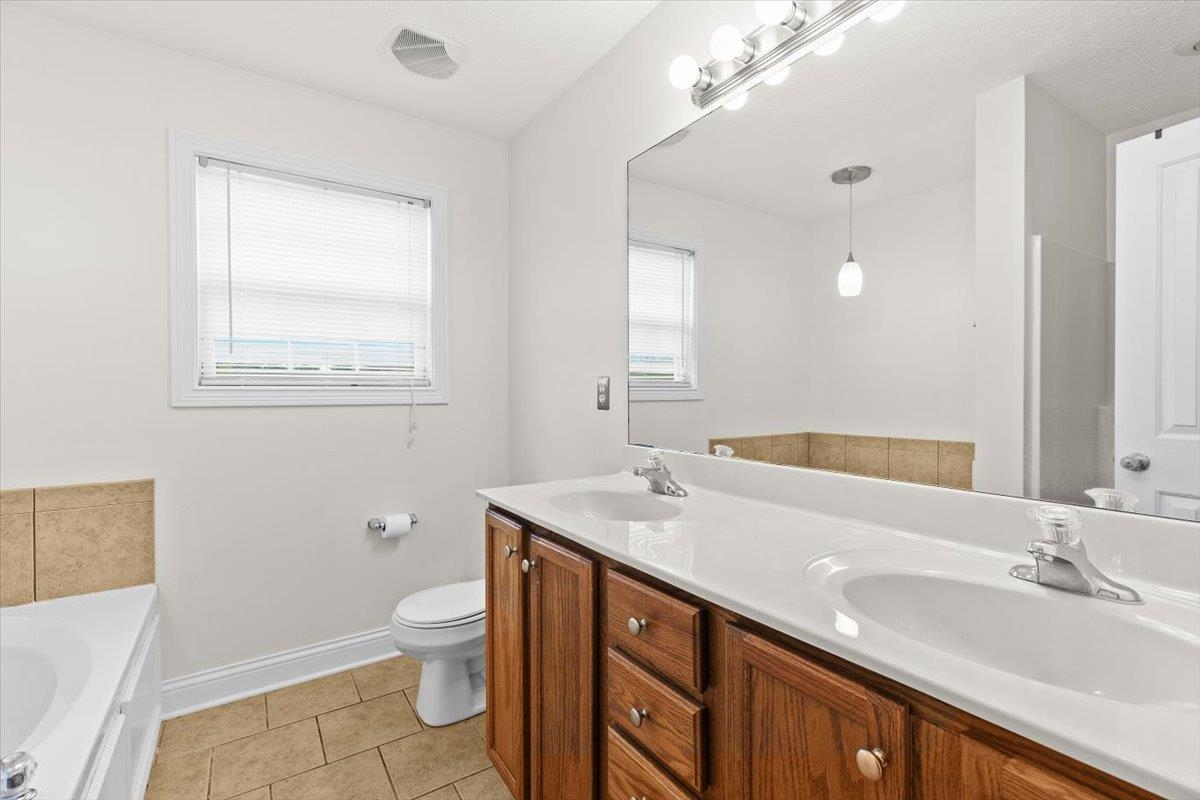 202 Sonoma Valley, Radcliff, Kentucky 40175, 3 Bedrooms Bedrooms, ,3 BathroomsBathrooms,Single Family Residence,For Sale,Sonoma Valley,92730