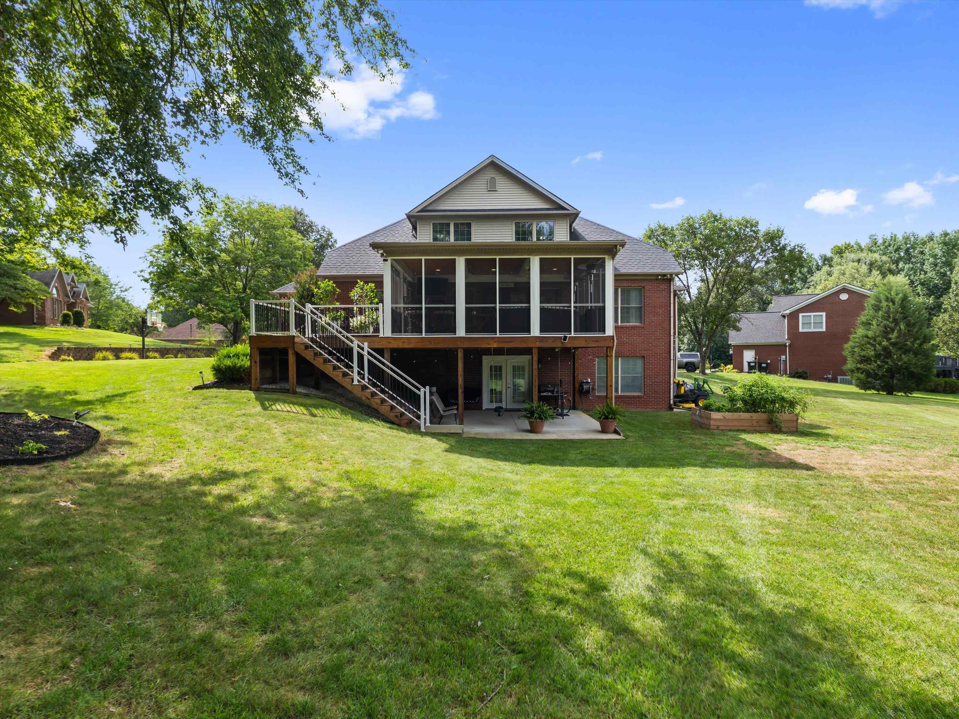 4884 Oak Meadow Ct, Owensboro, Kentucky 42303, 5 Bedrooms Bedrooms, ,3 BathroomsBathrooms,Single Family Residence,For Sale,Oak Meadow Ct,92731