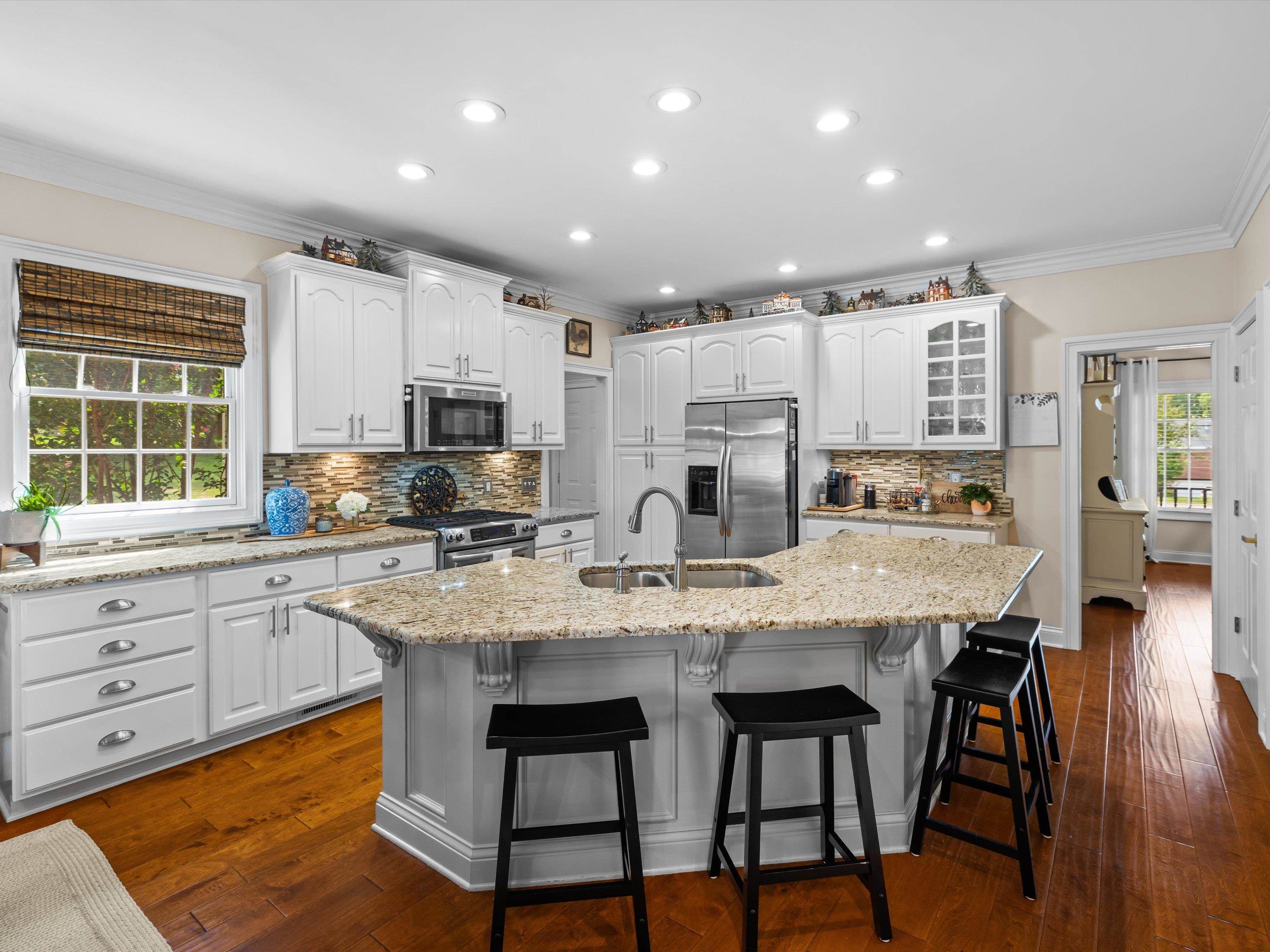 4884 Oak Meadow Ct, Owensboro, Kentucky 42303, 5 Bedrooms Bedrooms, ,3 BathroomsBathrooms,Single Family Residence,For Sale,Oak Meadow Ct,92731