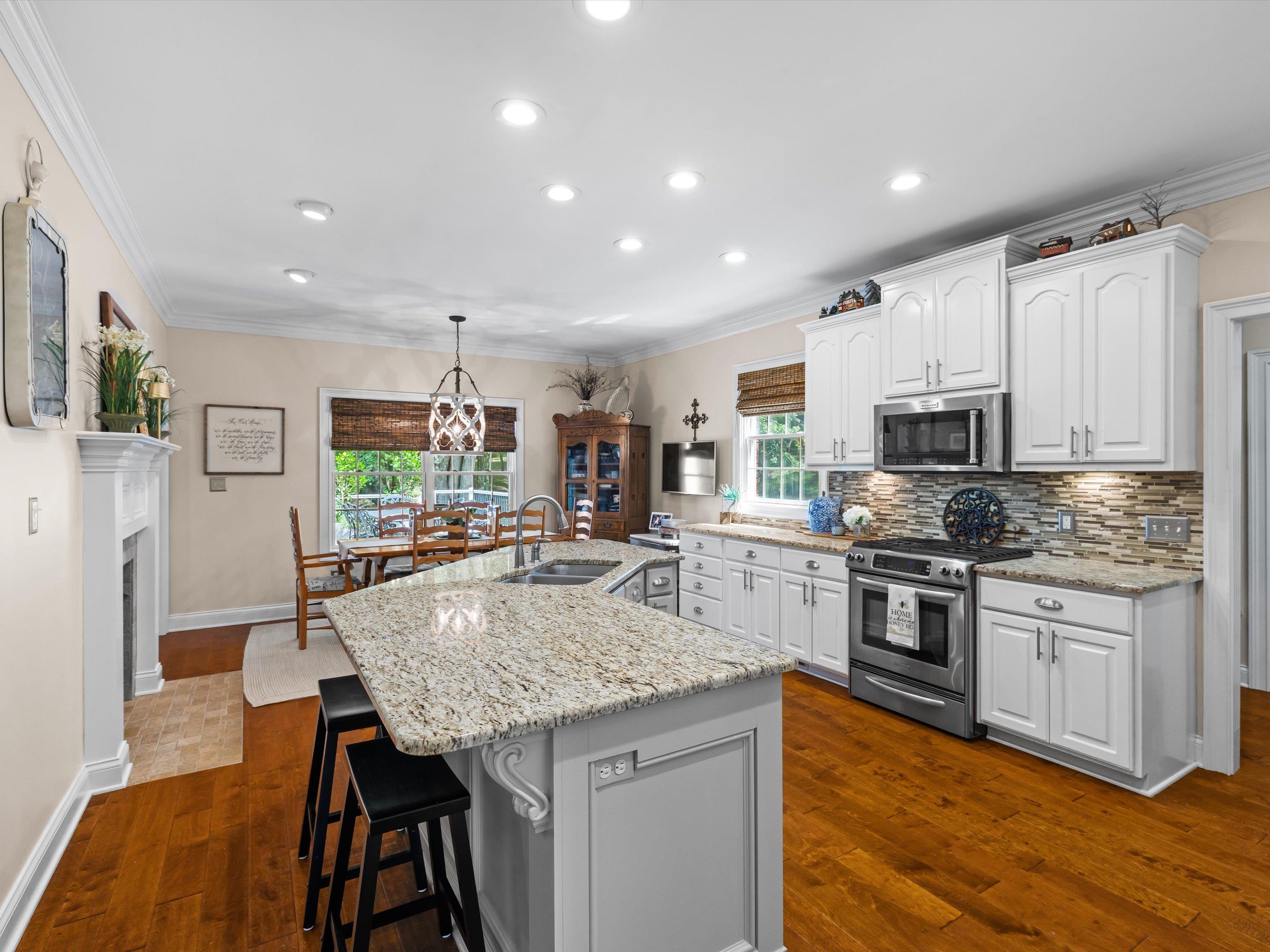 4884 Oak Meadow Ct, Owensboro, Kentucky 42303, 5 Bedrooms Bedrooms, ,3 BathroomsBathrooms,Single Family Residence,For Sale,Oak Meadow Ct,92731