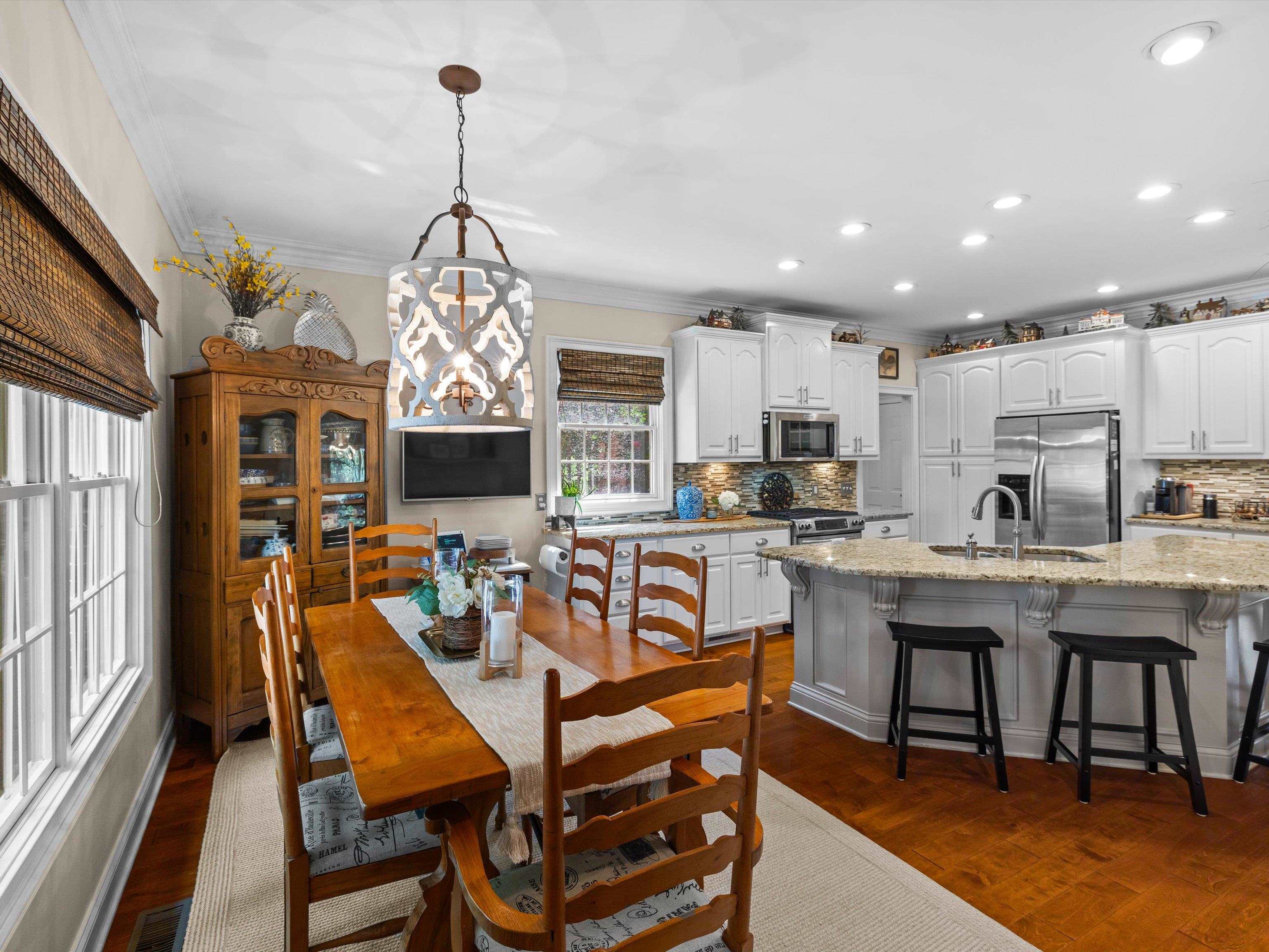 4884 Oak Meadow Ct, Owensboro, Kentucky 42303, 5 Bedrooms Bedrooms, ,3 BathroomsBathrooms,Single Family Residence,For Sale,Oak Meadow Ct,92731