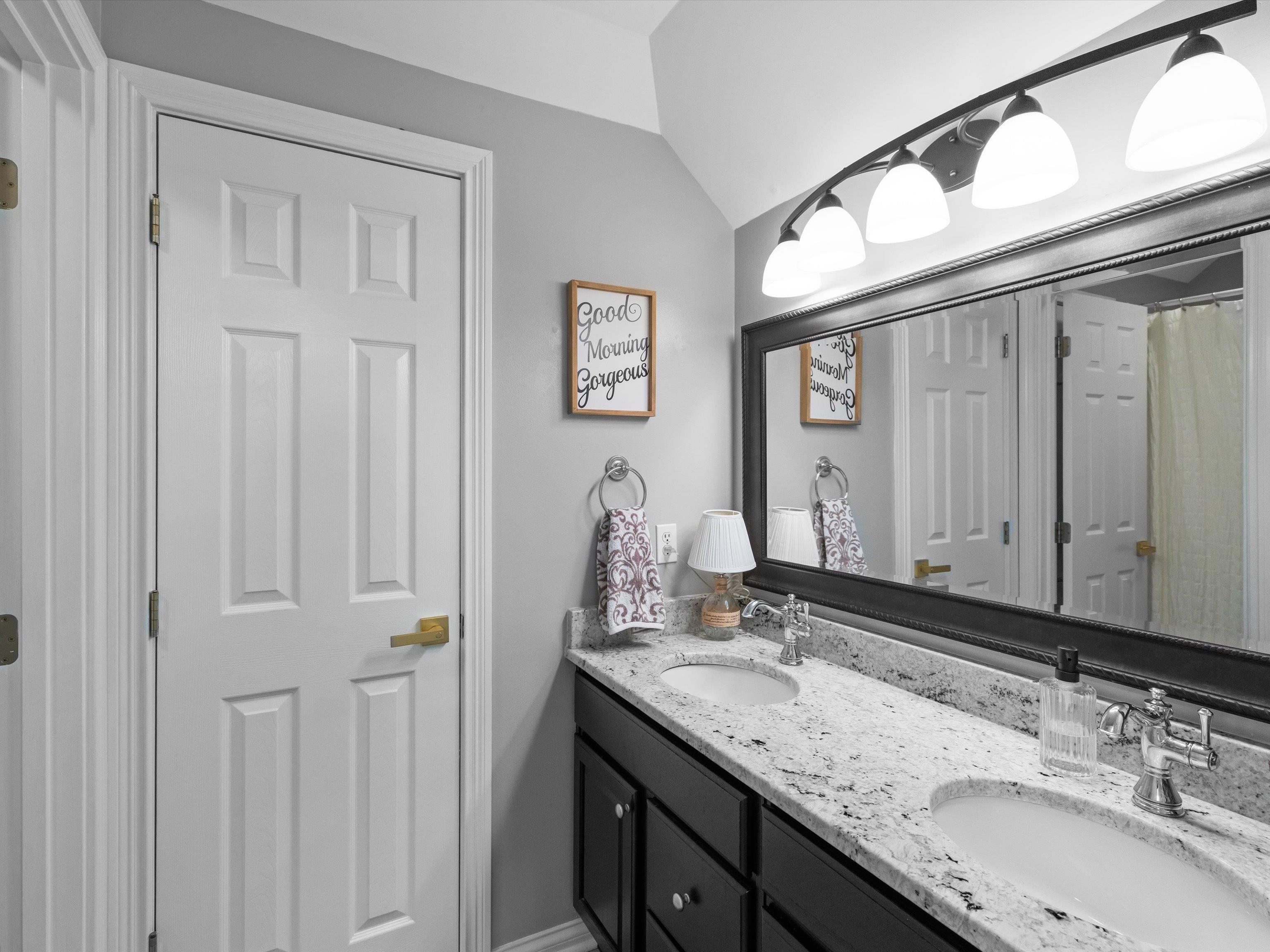 4884 Oak Meadow Ct, Owensboro, Kentucky 42303, 5 Bedrooms Bedrooms, ,3 BathroomsBathrooms,Single Family Residence,For Sale,Oak Meadow Ct,92731