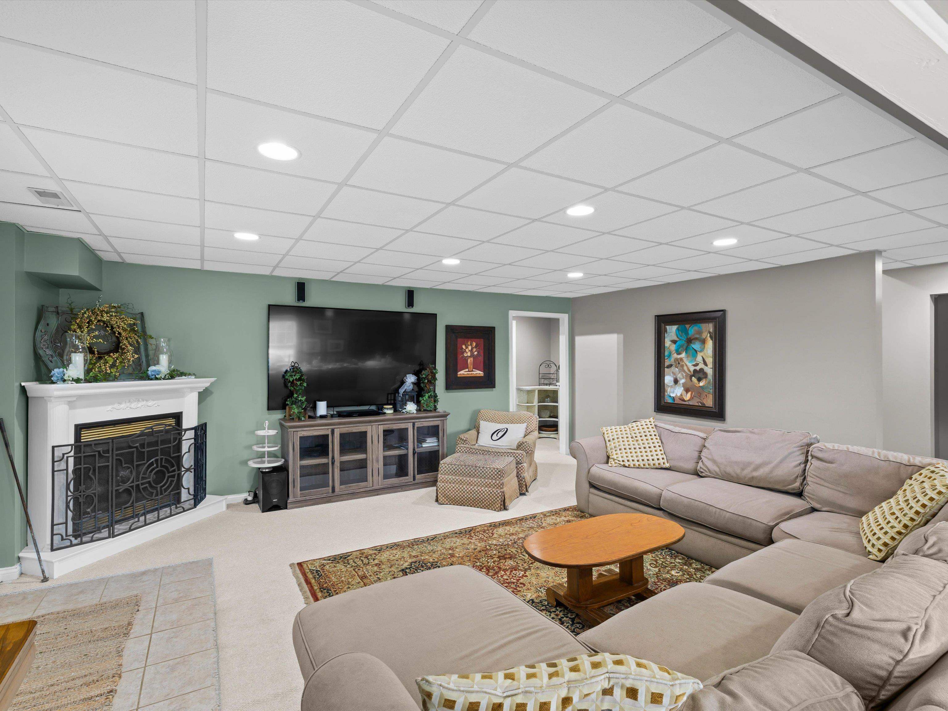 4884 Oak Meadow Ct, Owensboro, Kentucky 42303, 5 Bedrooms Bedrooms, ,3 BathroomsBathrooms,Single Family Residence,For Sale,Oak Meadow Ct,92731