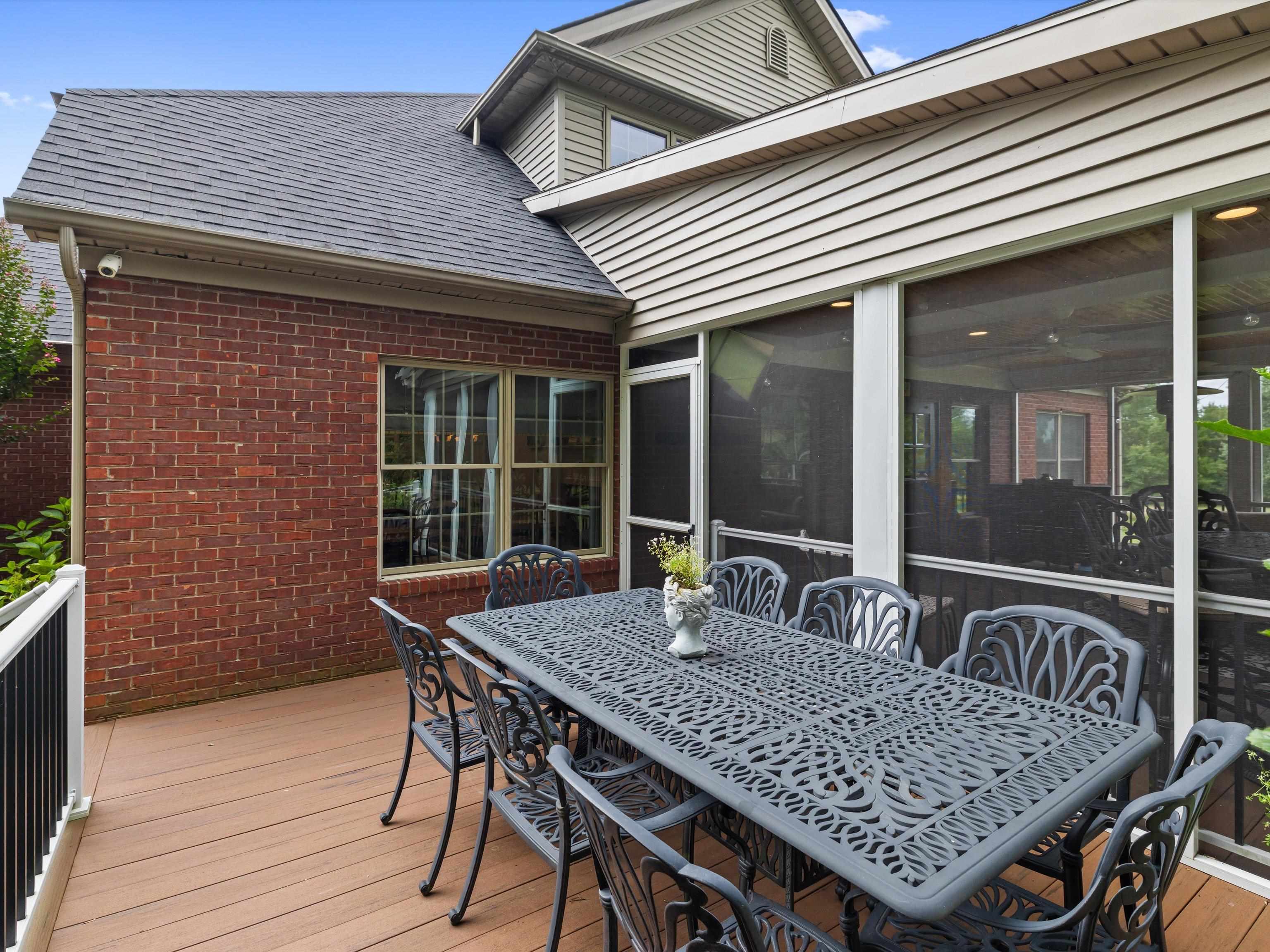 4884 Oak Meadow Ct, Owensboro, Kentucky 42303, 5 Bedrooms Bedrooms, ,3 BathroomsBathrooms,Single Family Residence,For Sale,Oak Meadow Ct,92731