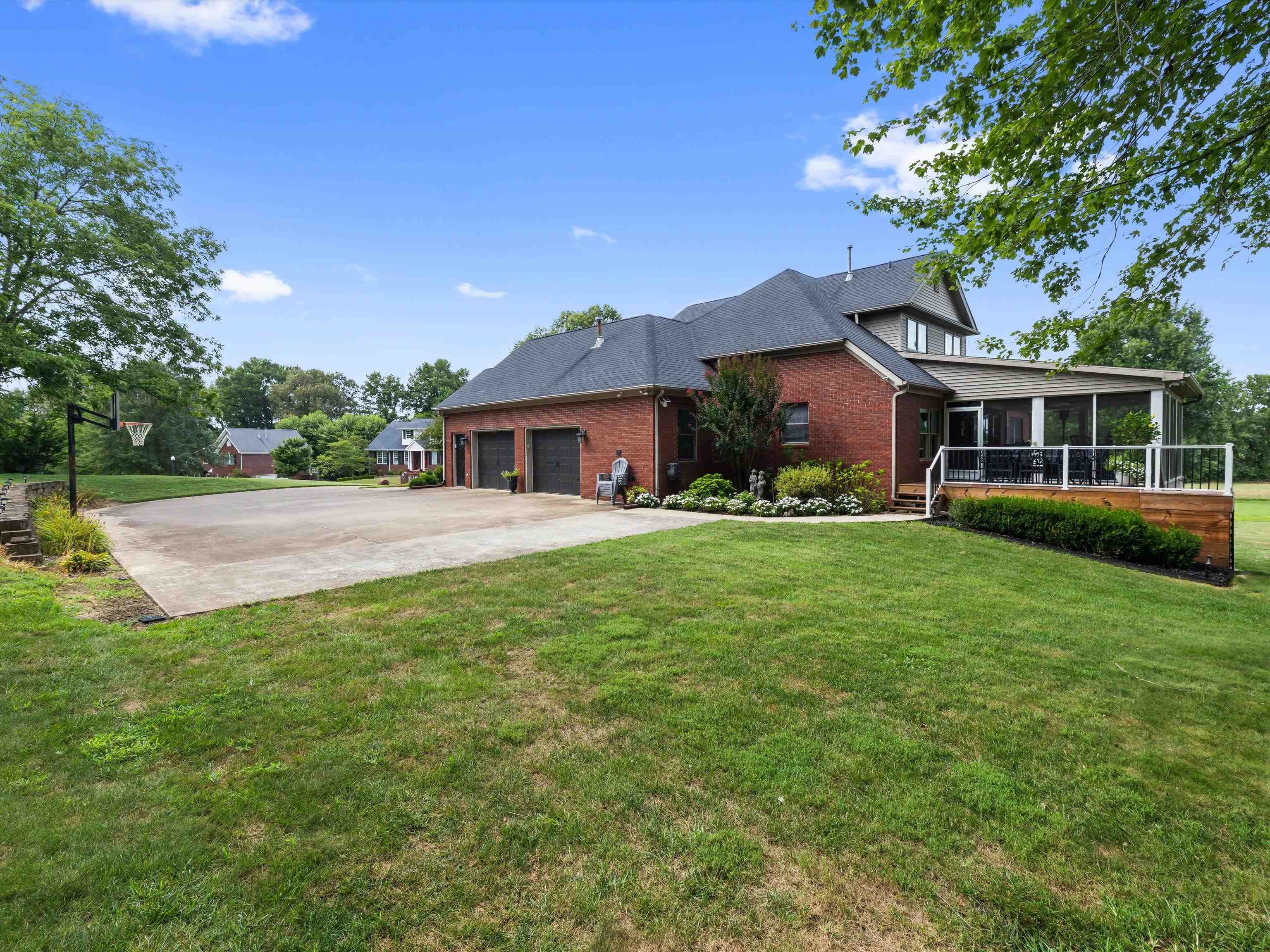 4884 Oak Meadow Ct, Owensboro, Kentucky 42303, 5 Bedrooms Bedrooms, ,3 BathroomsBathrooms,Single Family Residence,For Sale,Oak Meadow Ct,92731