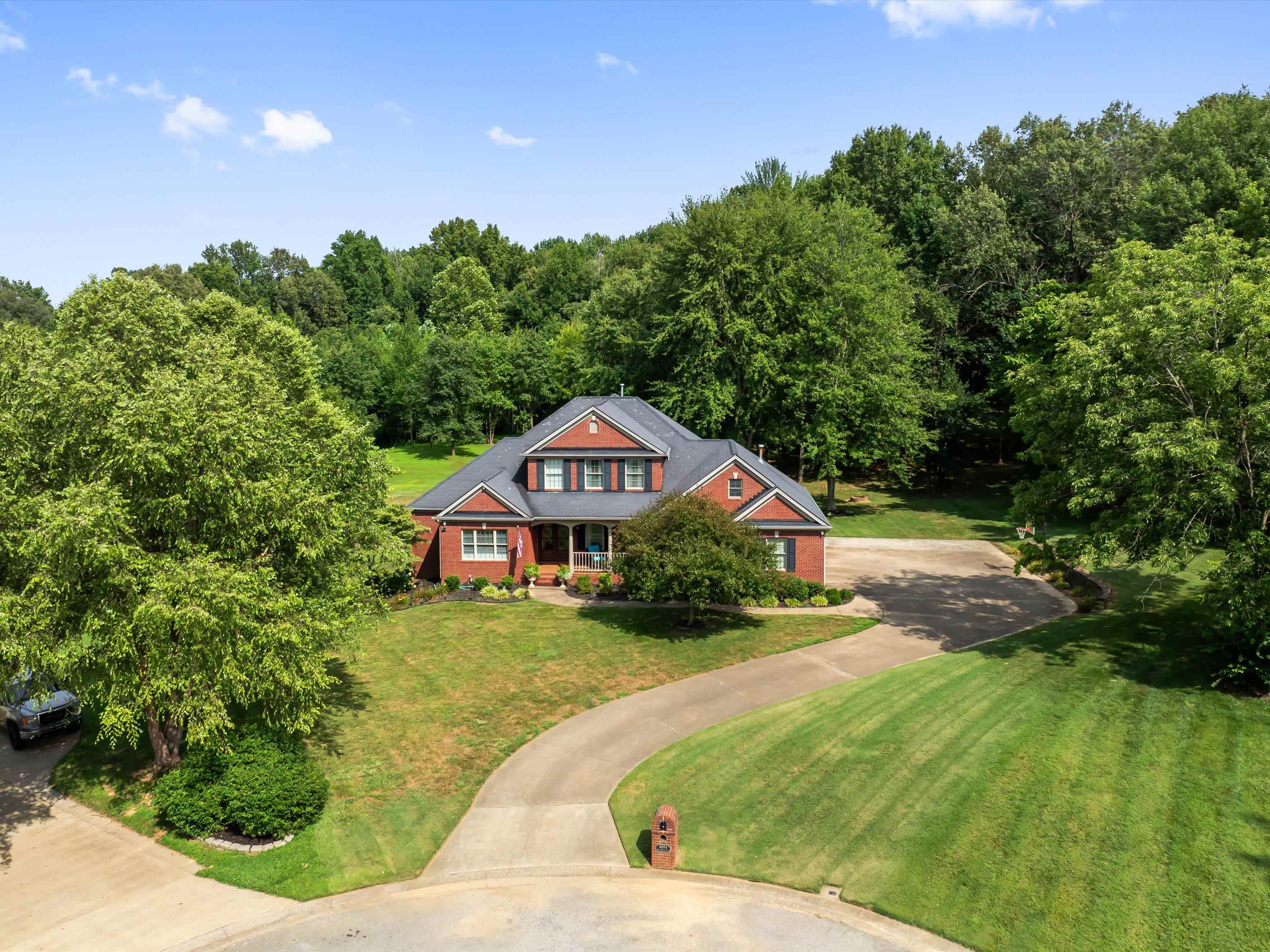 4884 Oak Meadow Ct, Owensboro, Kentucky 42303, 5 Bedrooms Bedrooms, ,3 BathroomsBathrooms,Single Family Residence,For Sale,Oak Meadow Ct,92731