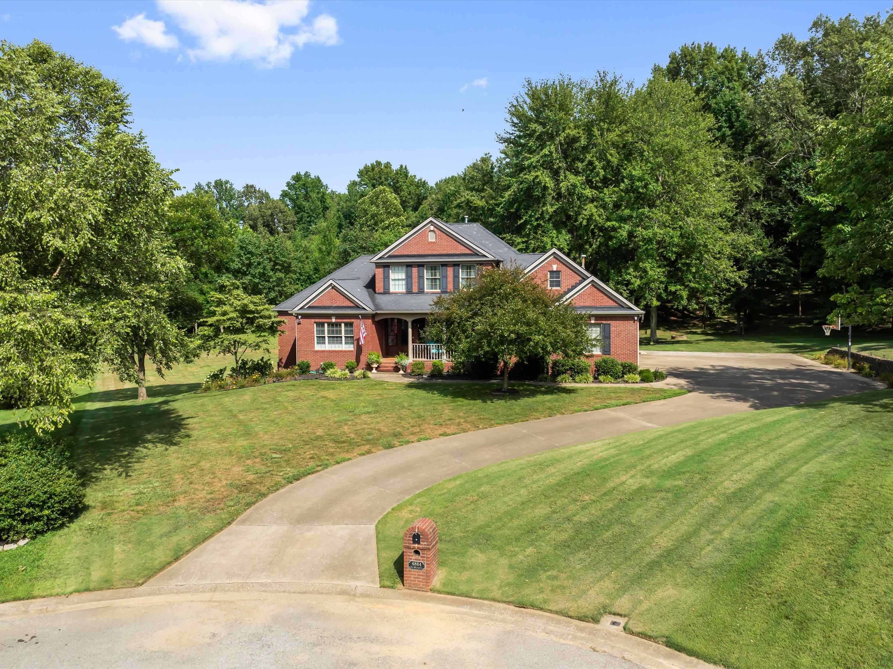 4884 Oak Meadow Ct, Owensboro, Kentucky 42303, 5 Bedrooms Bedrooms, ,3 BathroomsBathrooms,Single Family Residence,For Sale,Oak Meadow Ct,92731
