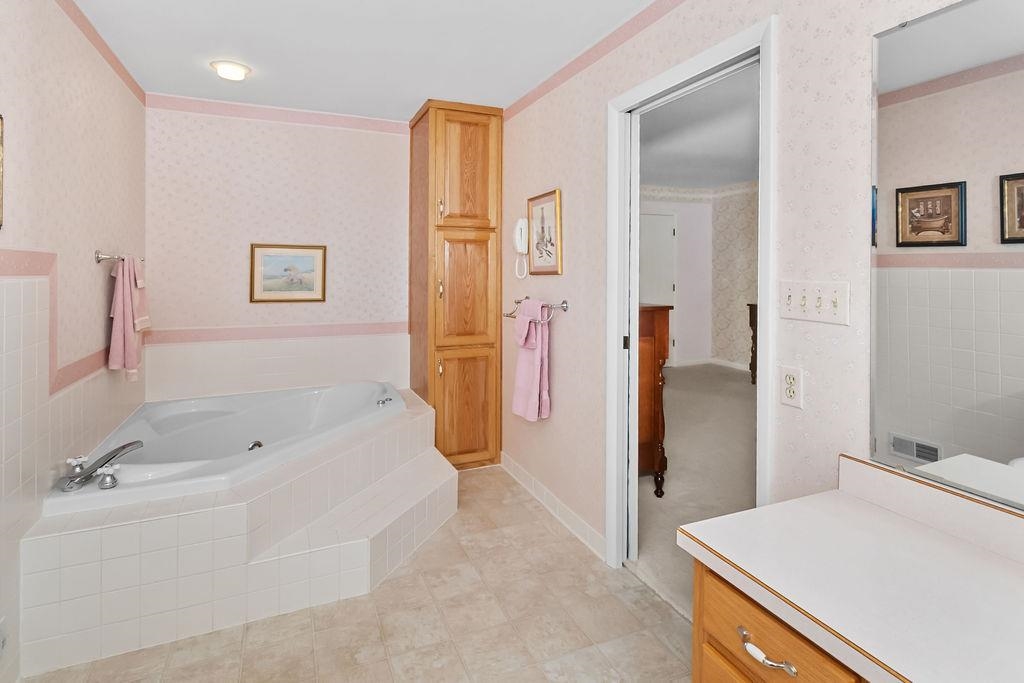 3833 Frederica St, Owensboro, Kentucky 42301, 2 Bedrooms Bedrooms, ,2 BathroomsBathrooms,Single Family Residence,For Sale,Frederica St,92732
